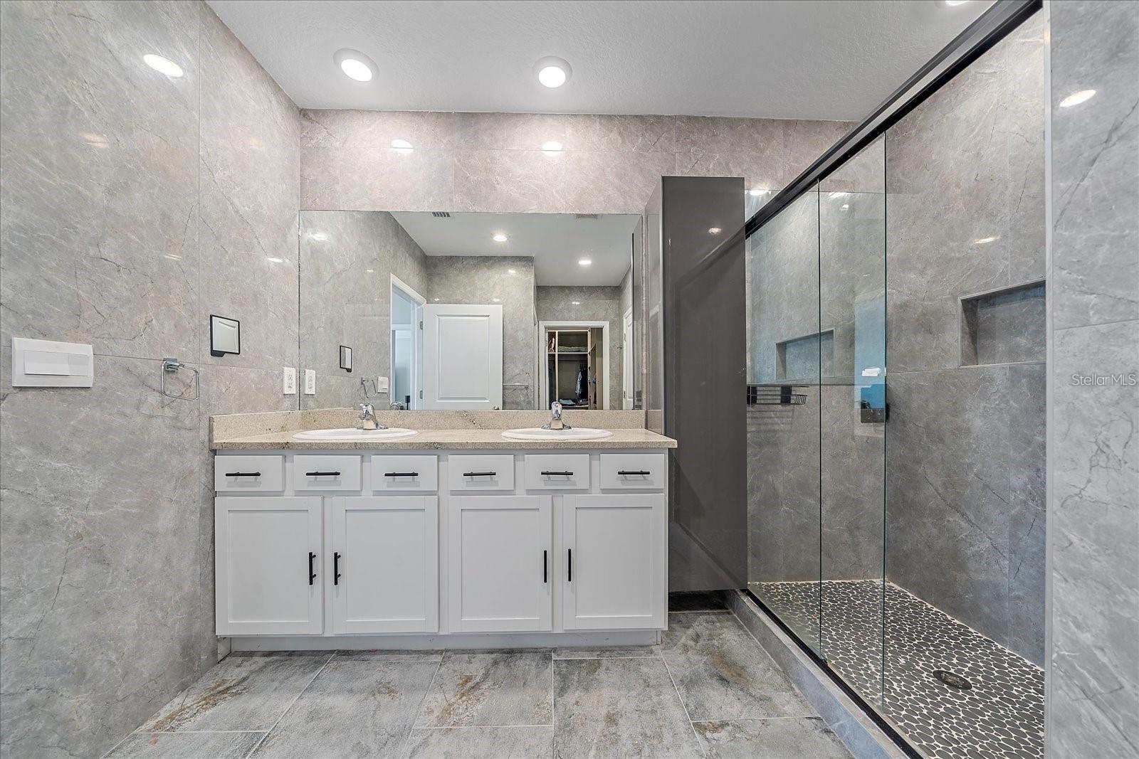 Image 24 of 30 For 5120 Vecchio Court