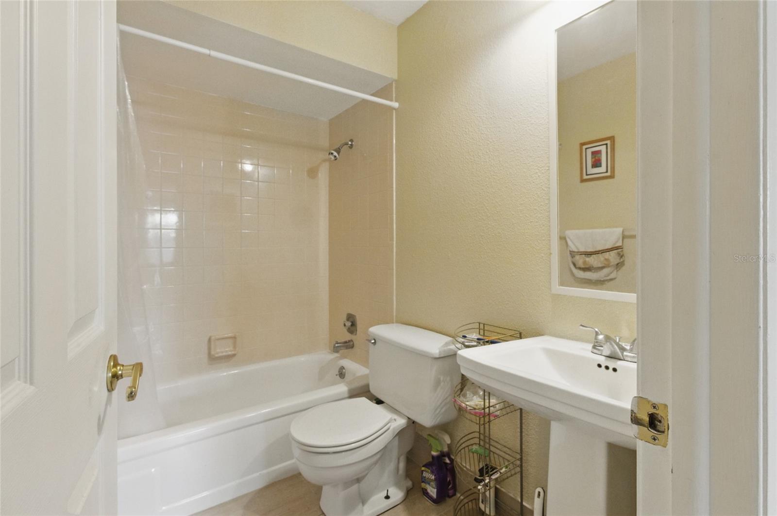 Image 16 of 21 For 5071 Village Gardens Drive 5