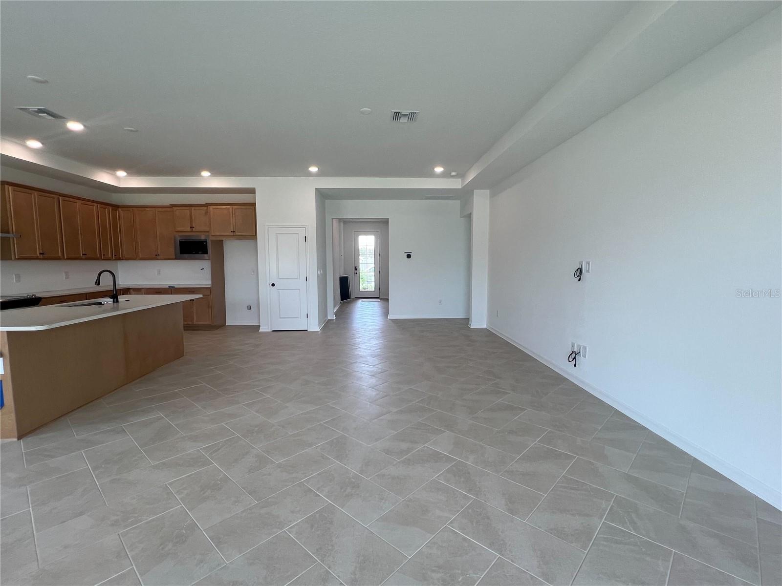 Image 7 of 28 For 766 Hillshire Place