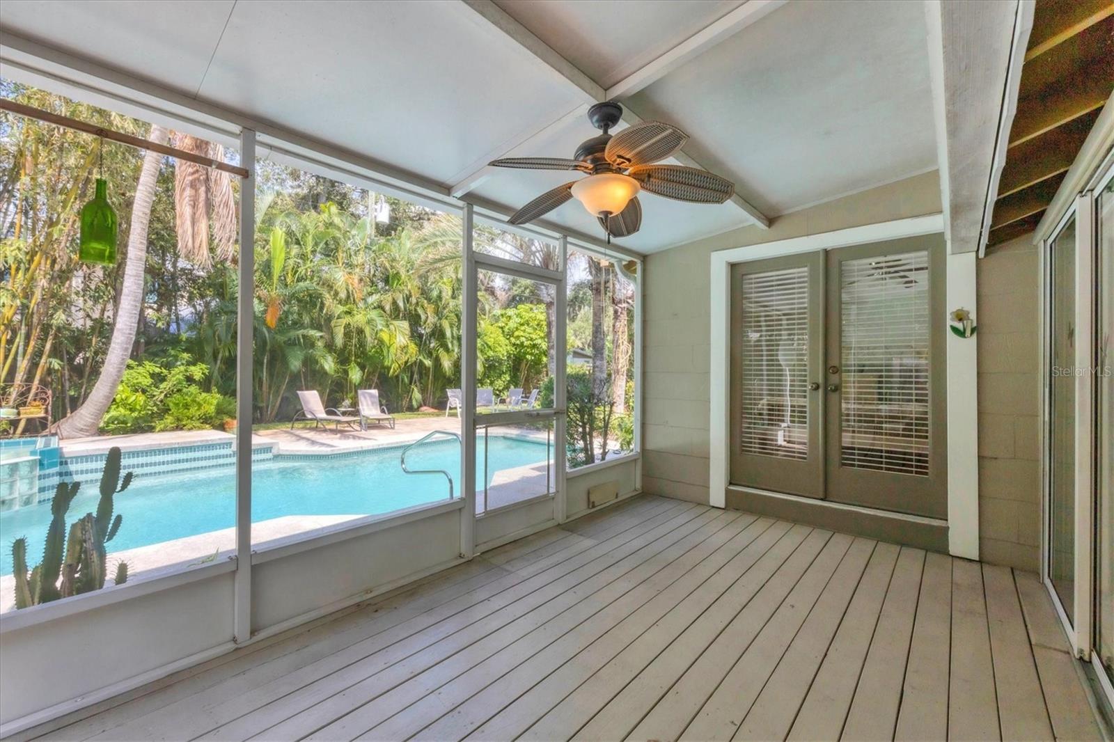 Listing photo id 21 for 1617 Siesta Drive