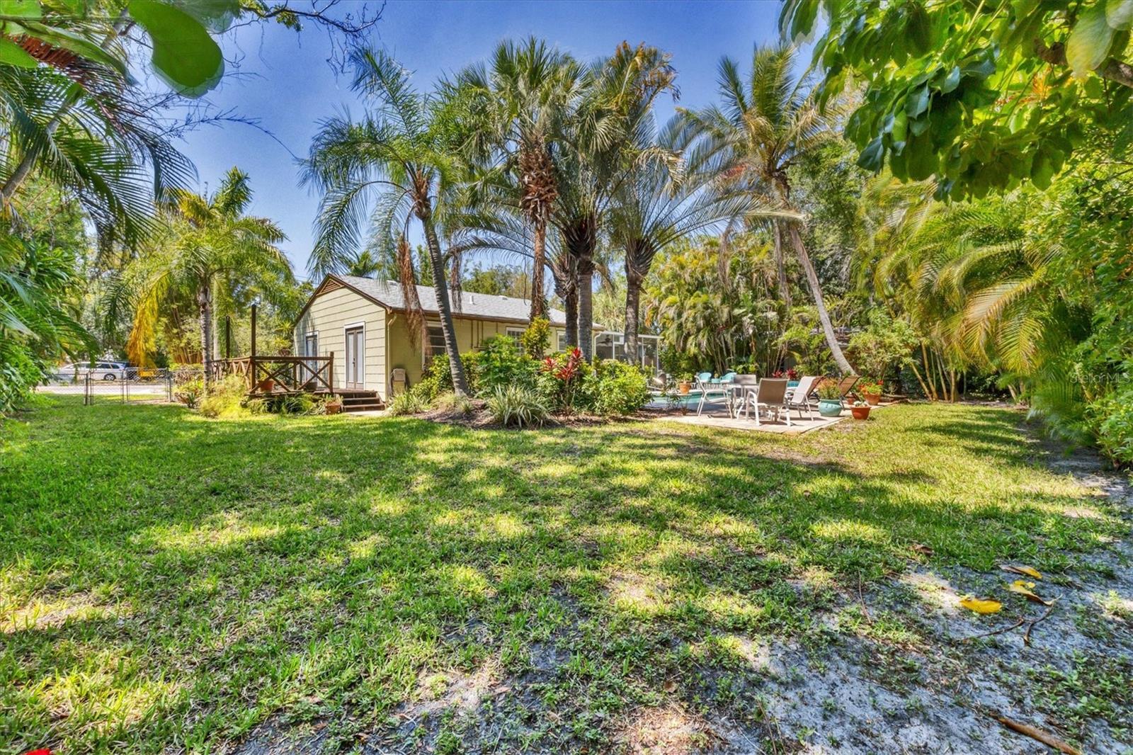 Listing photo id 27 for 1617 Siesta Drive