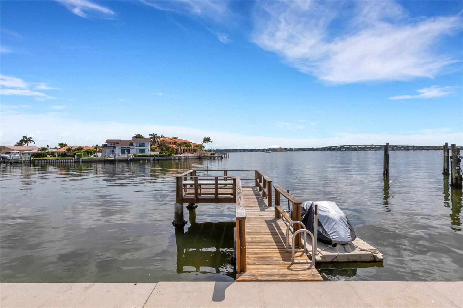 Listing photo id 3 for 1903 Bayshore Drive