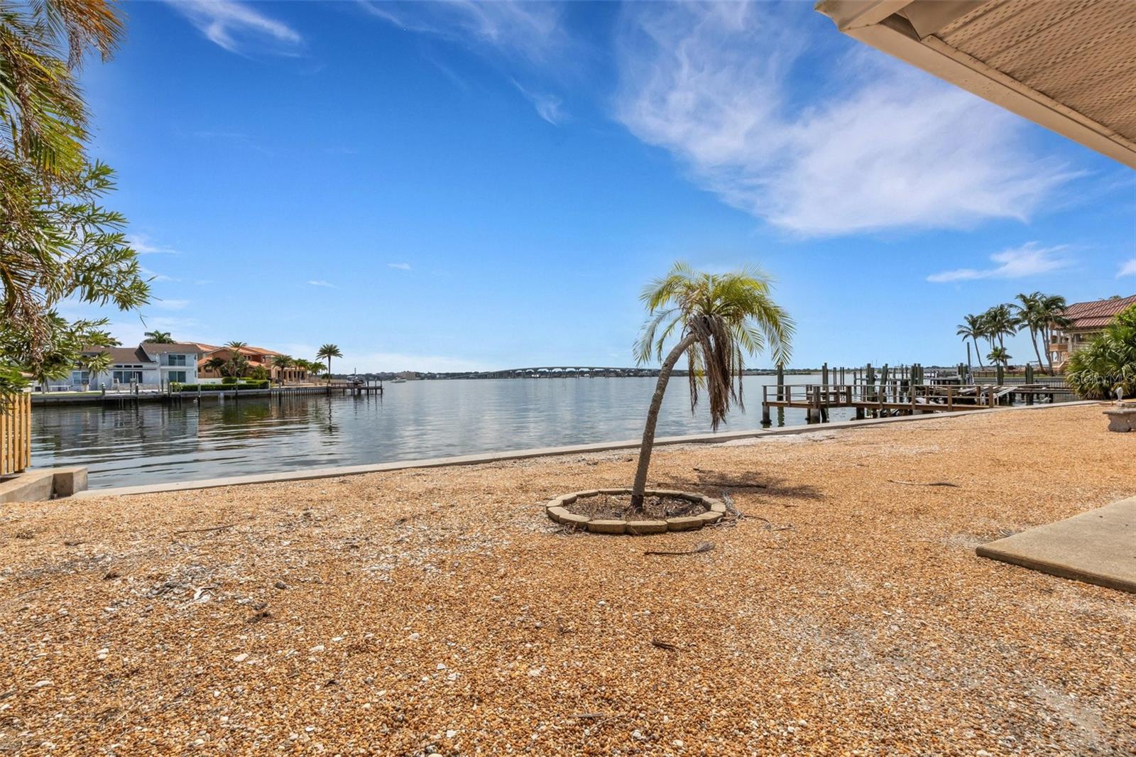 Listing photo id 6 for 1903 Bayshore Drive