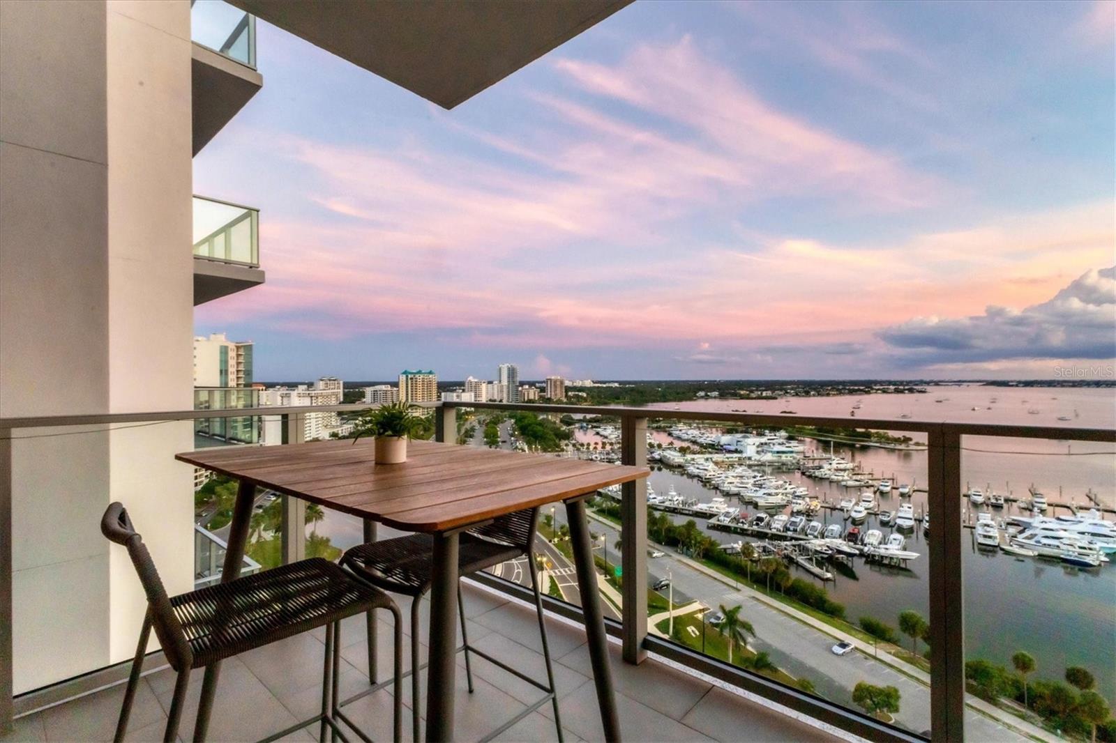 Listing photo id 0 for 1155 Gulfstream Avenue 1606