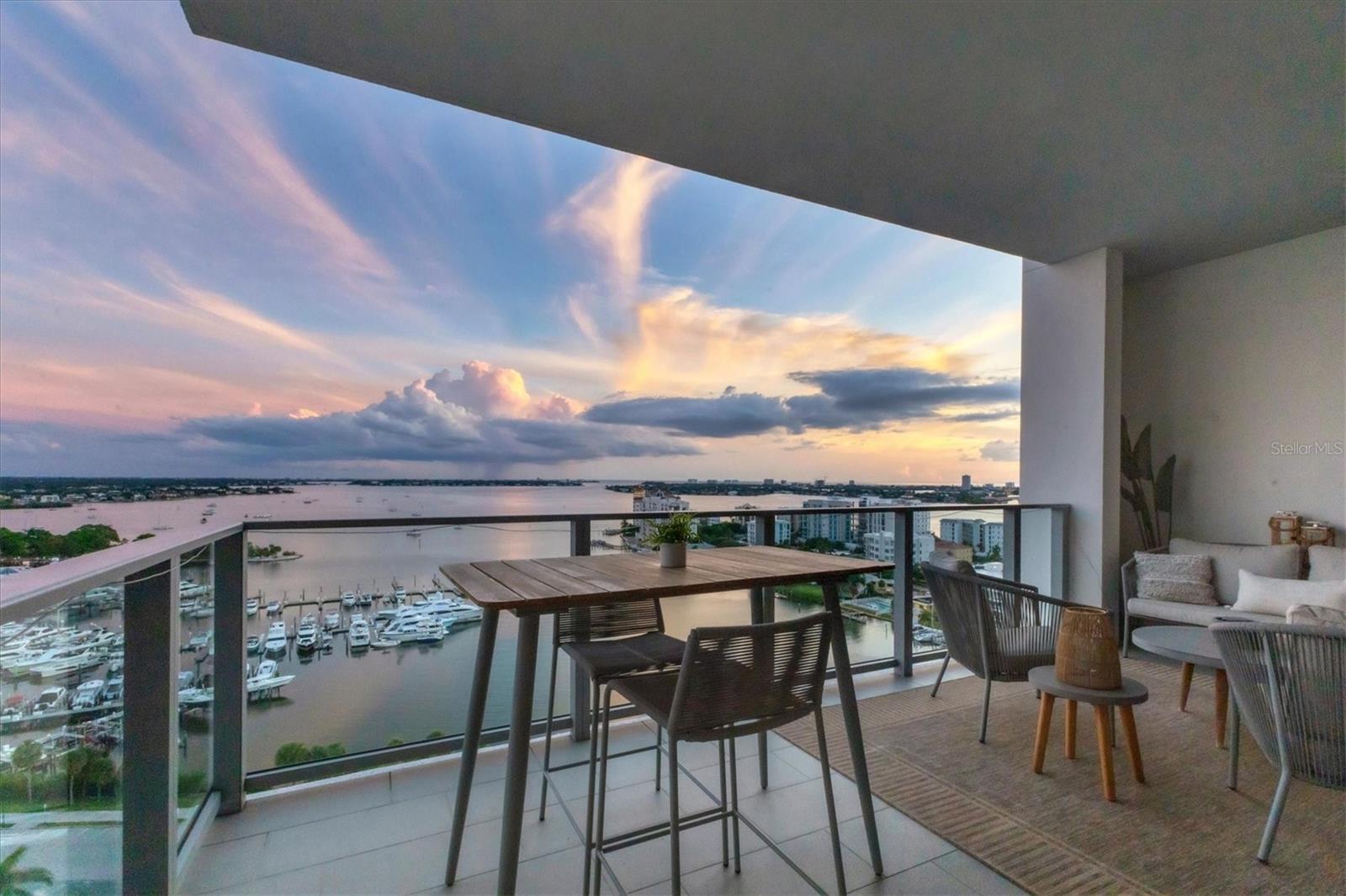 Listing photo id 20 for 1155 Gulfstream Avenue 1606