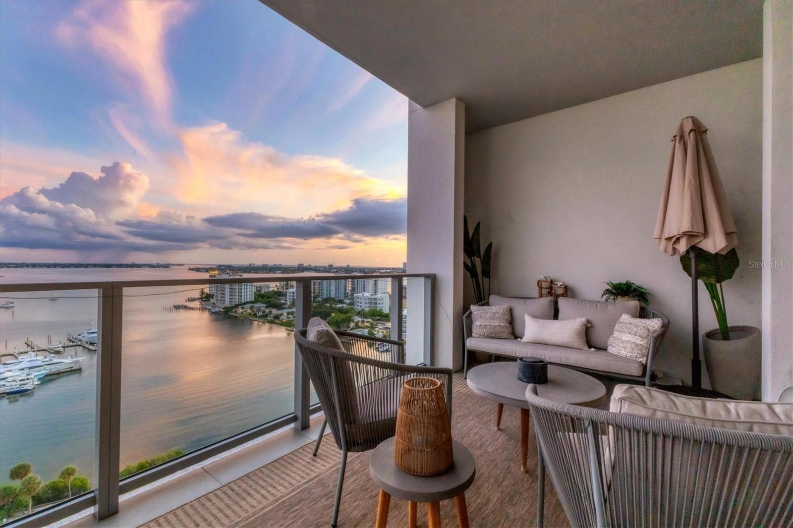 Listing photo id 21 for 1155 Gulfstream Avenue 1606