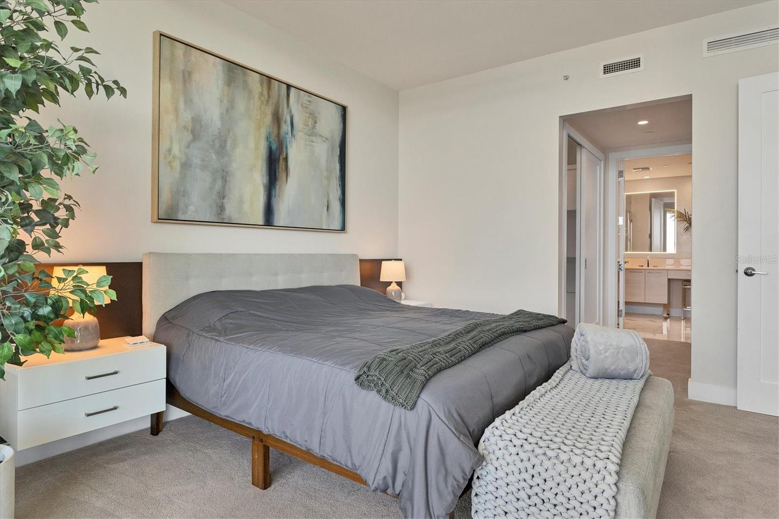 Listing photo id 28 for 1155 Gulfstream Avenue 1606