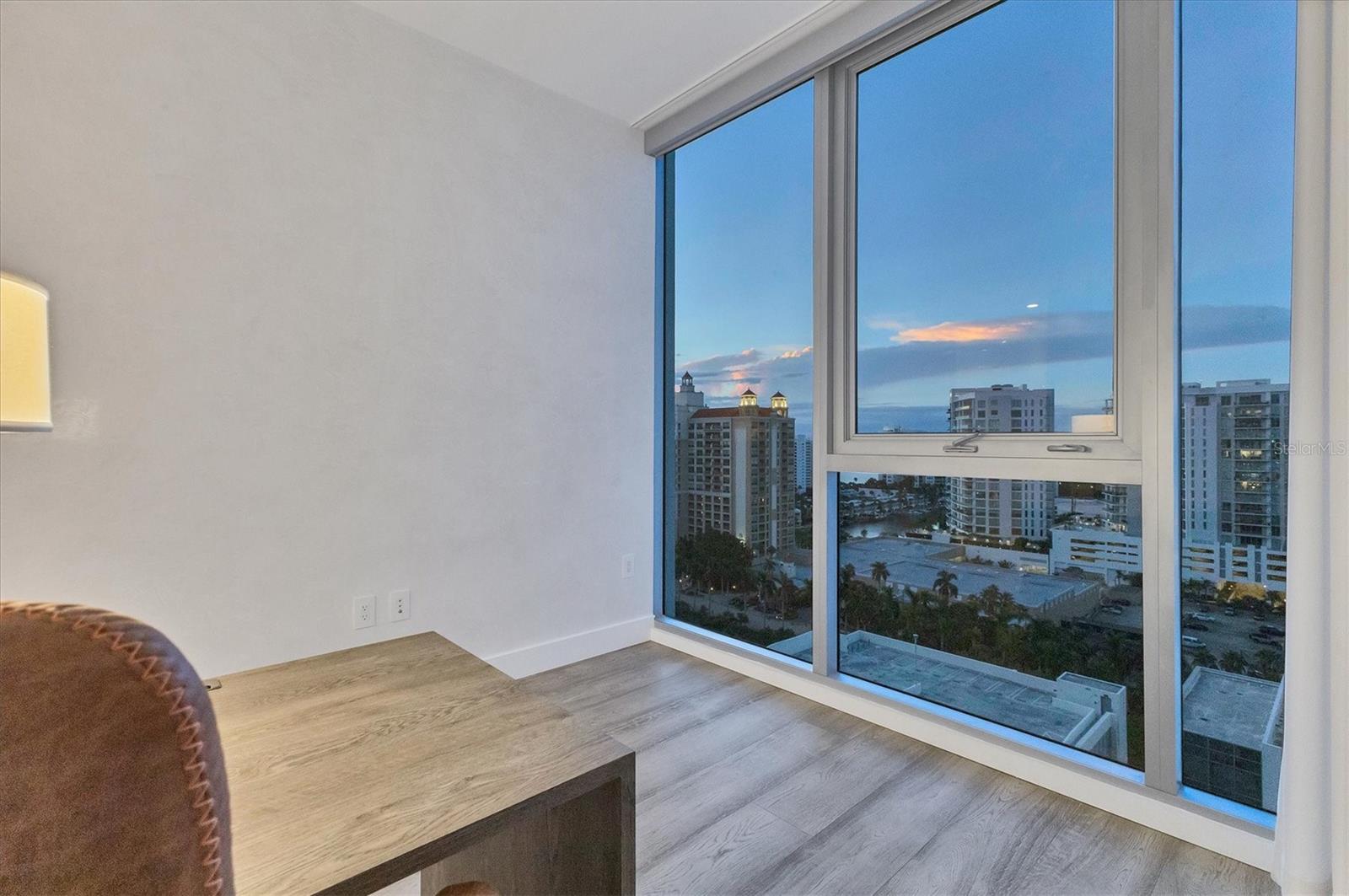 Listing photo id 42 for 1155 Gulfstream Avenue 1606