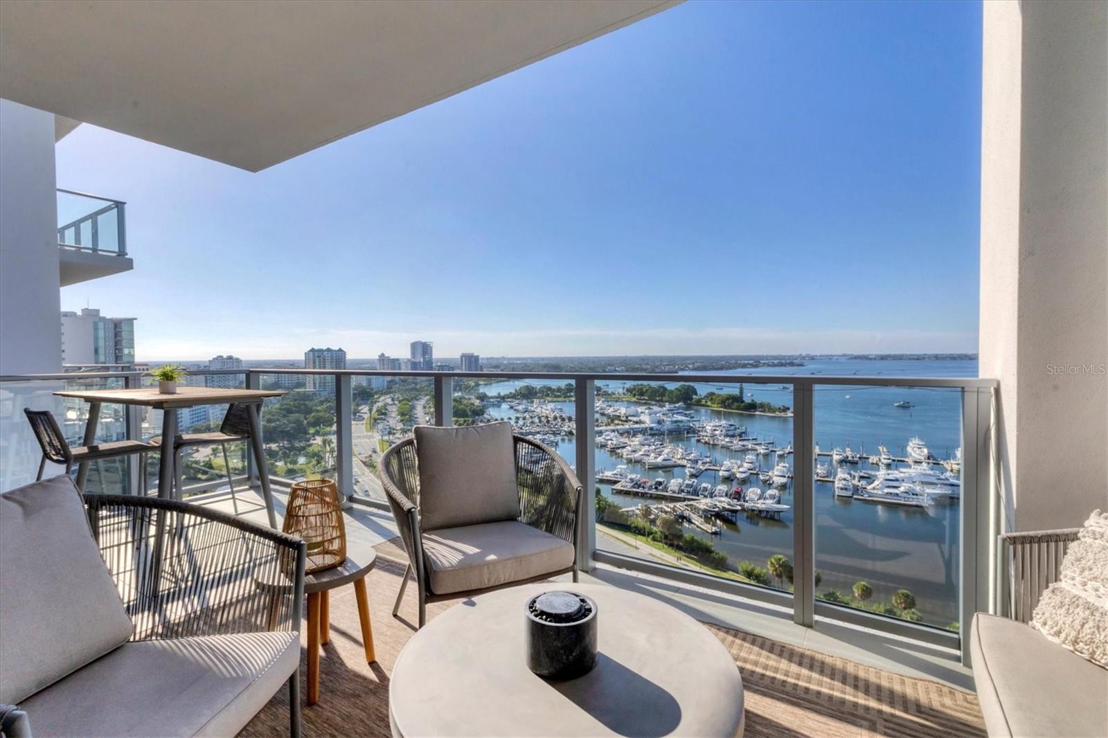 Listing photo id 54 for 1155 Gulfstream Avenue 1606