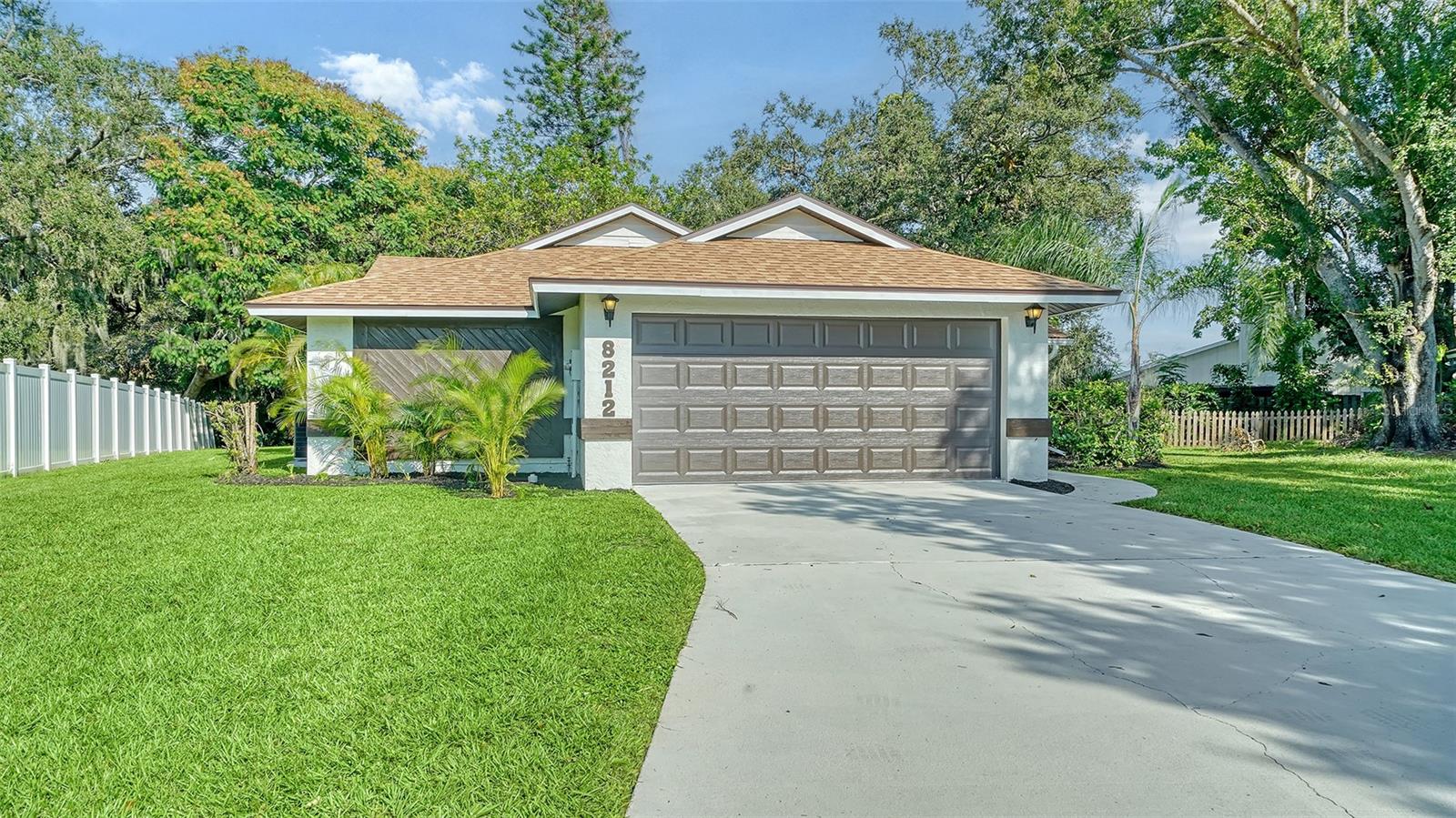 Details for 8212 Country Oaks Court, SARASOTA, FL 34243