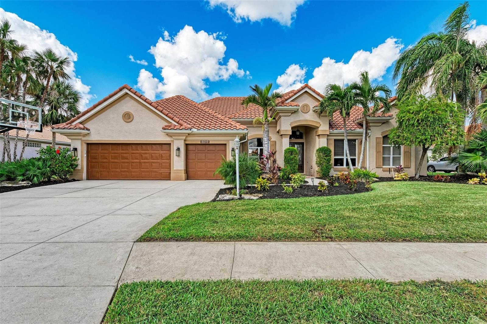 Details for 8019 Royal Birkdale Circle, LAKEWOOD RANCH, FL 34202