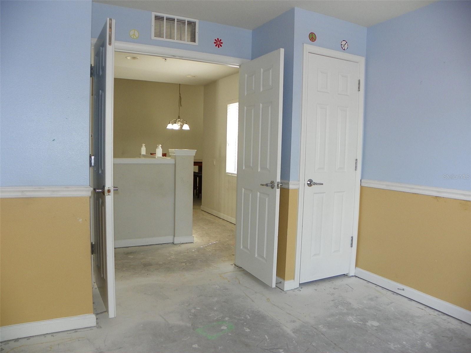Image 13 of 39 For 2086 Kings Palace Drive 2086