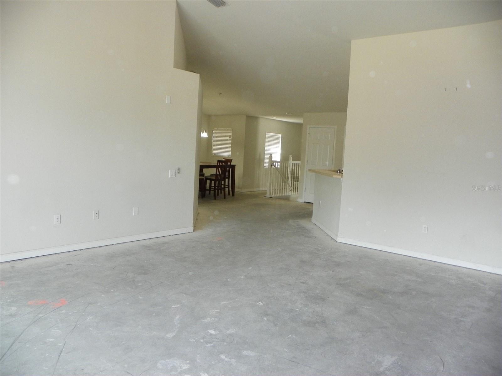 Image 6 of 39 For 2086 Kings Palace Drive 2086