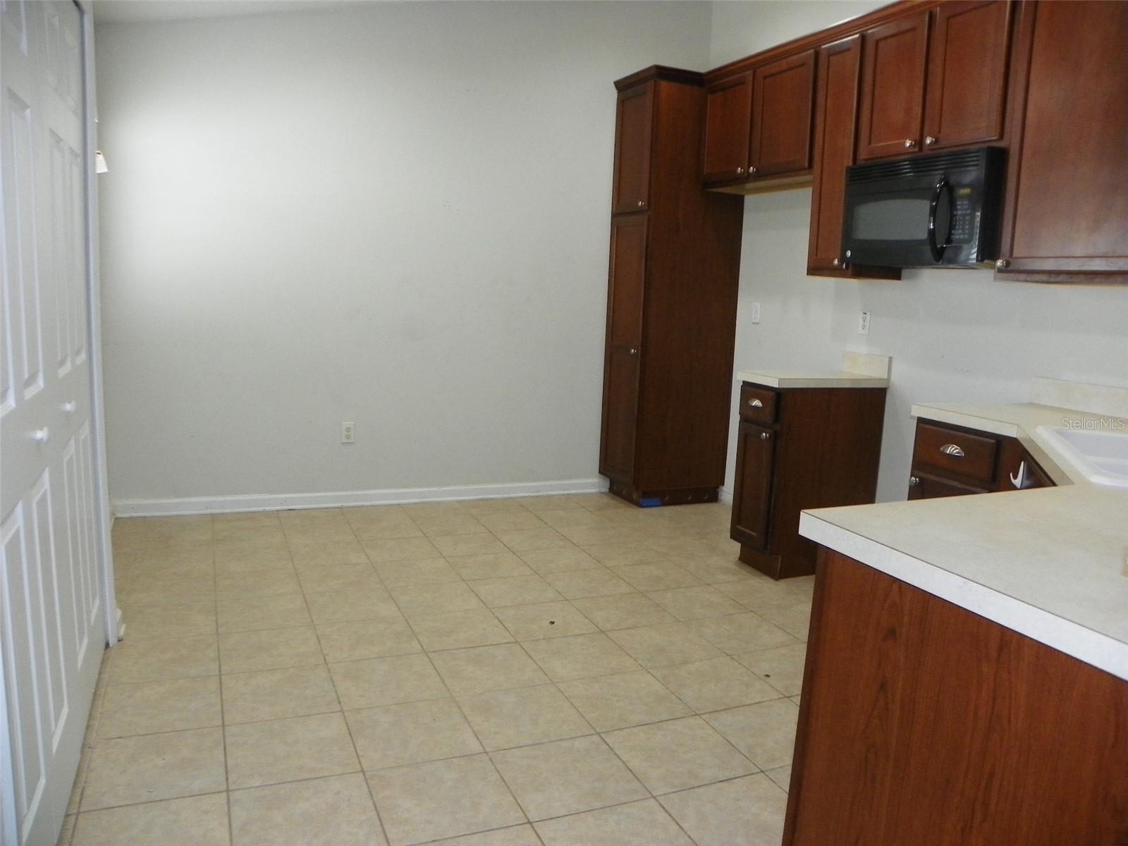 Image 7 of 39 For 2086 Kings Palace Drive 2086