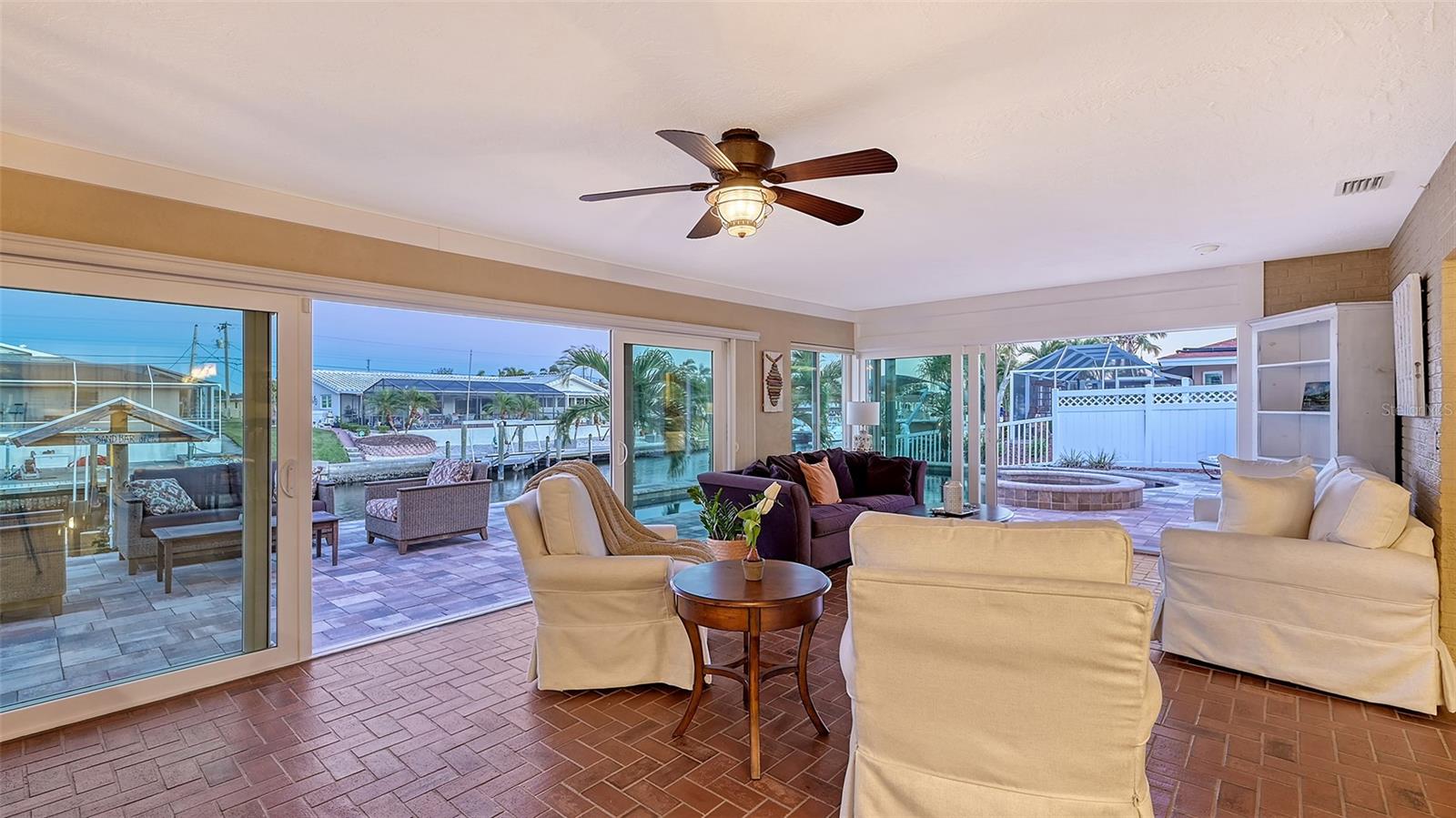 Listing photo id 10 for 4535 Bimini Drive