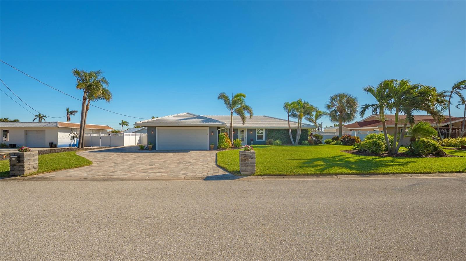 Listing photo id 0 for 4535 Bimini Drive