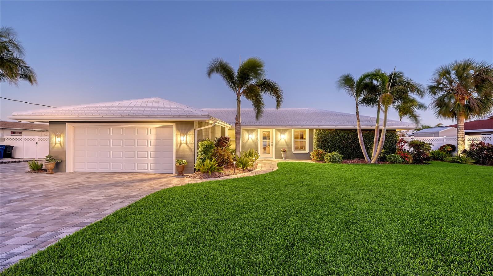 Listing photo id 2 for 4535 Bimini Drive