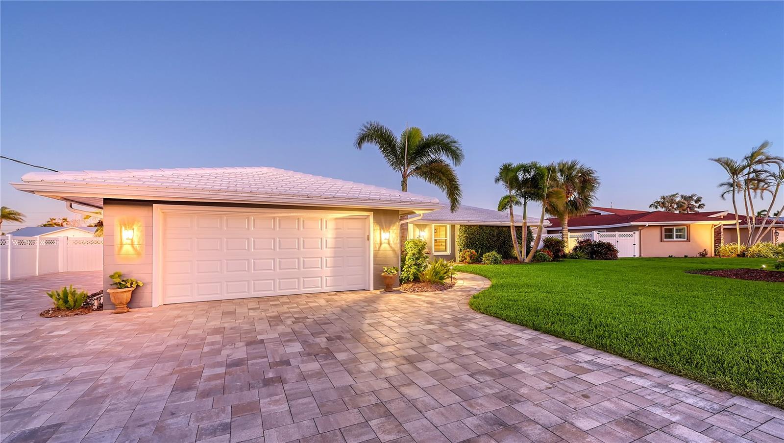 Listing photo id 4 for 4535 Bimini Drive