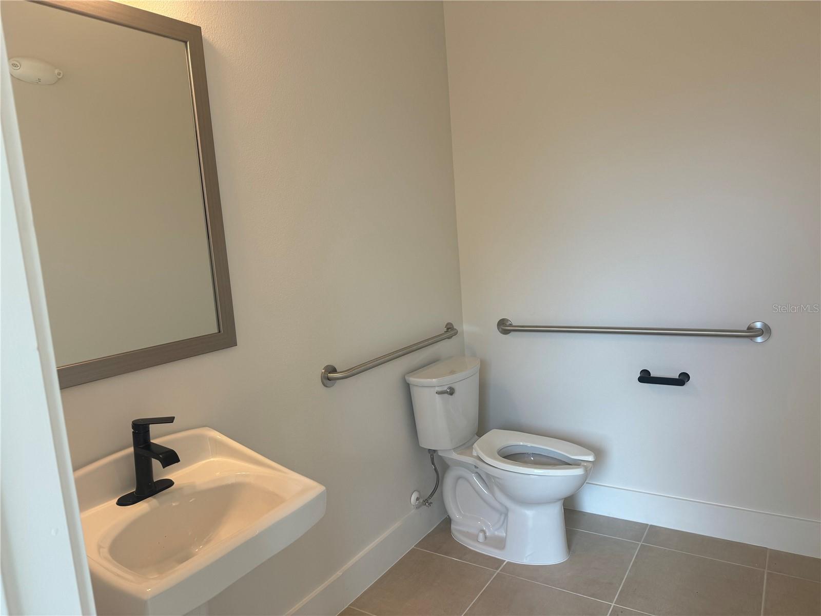 Image 8 of 10 For 407 Mike Roberto Way E-5 - Or