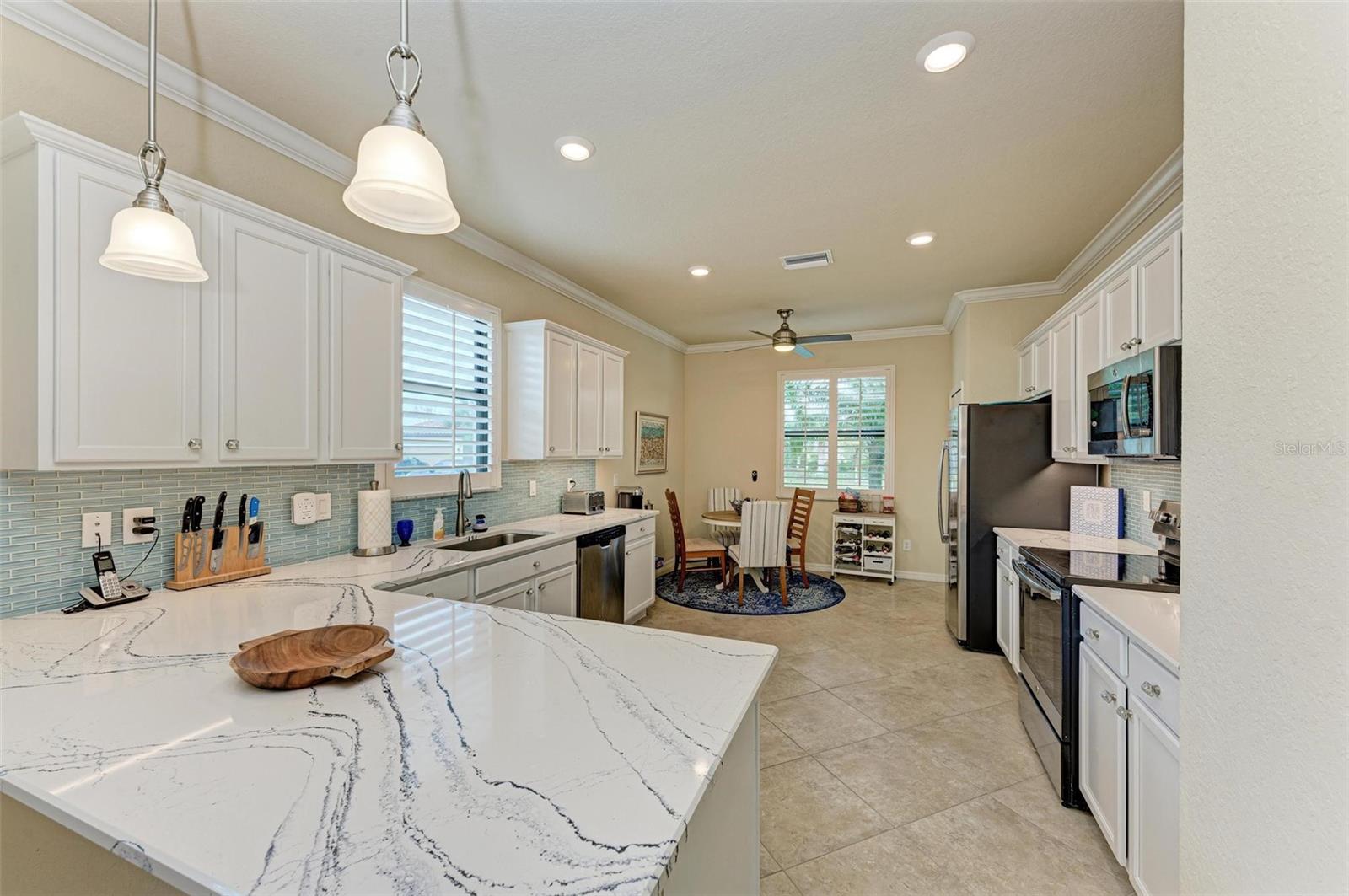 Image 15 of 77 For 6547 Willowshire Way