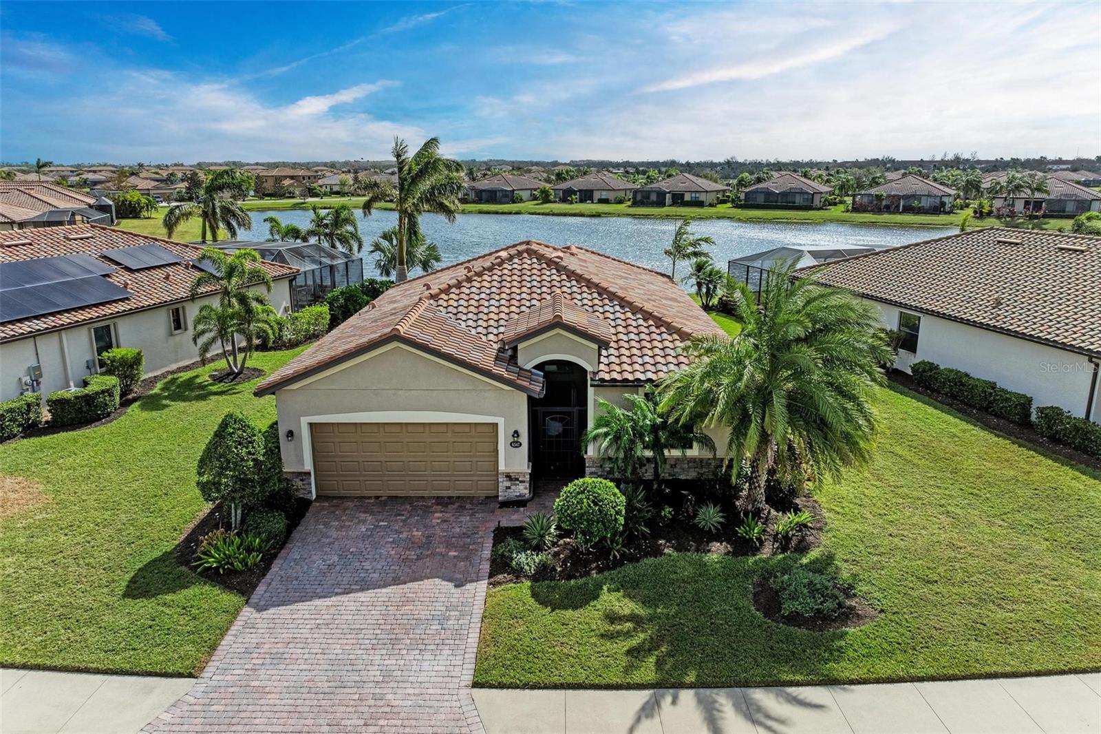 Image 2 of 77 For 6547 Willowshire Way