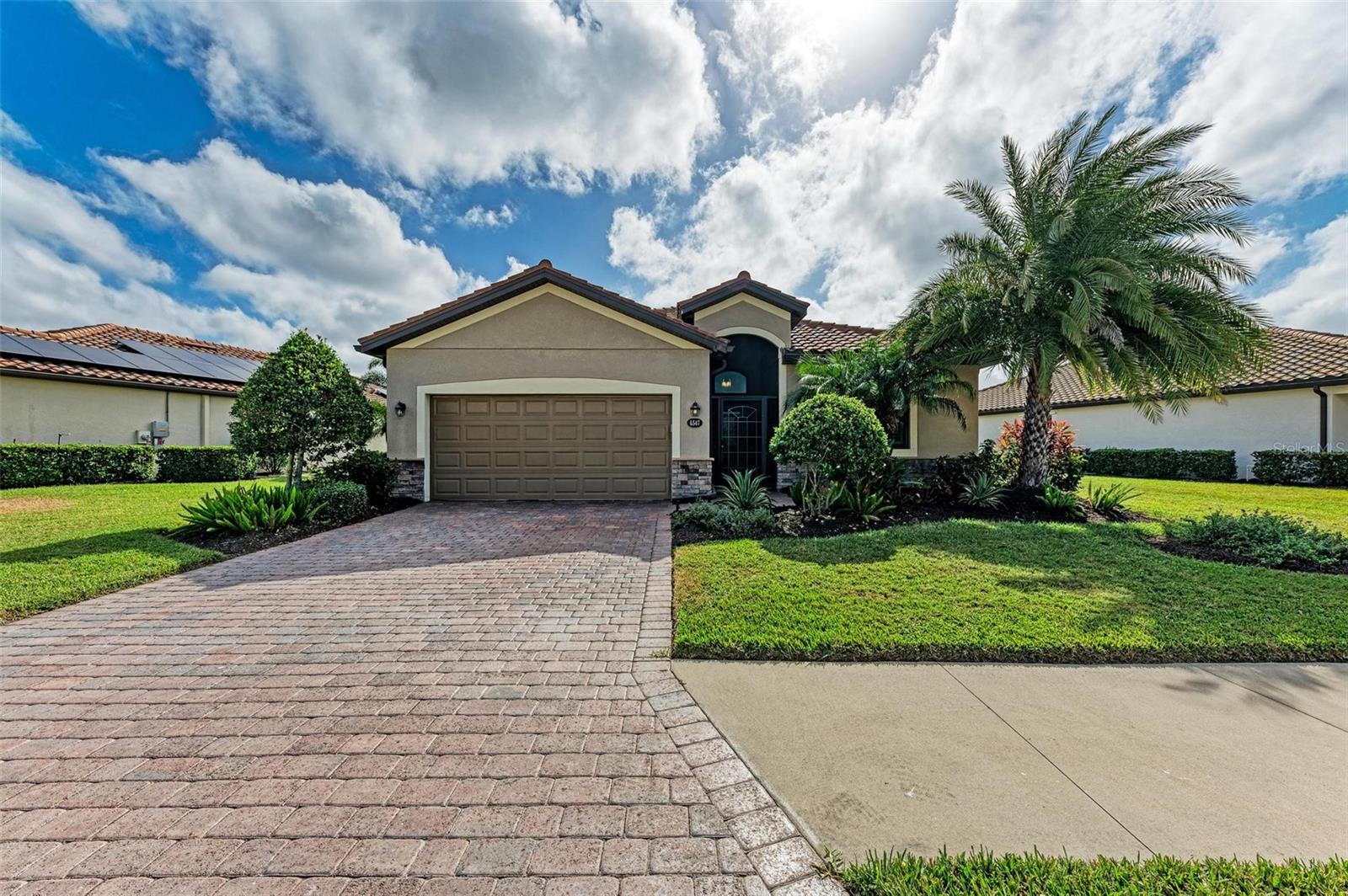 Image 5 of 77 For 6547 Willowshire Way