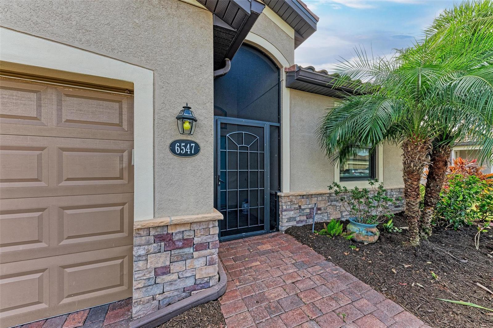Image 7 of 77 For 6547 Willowshire Way