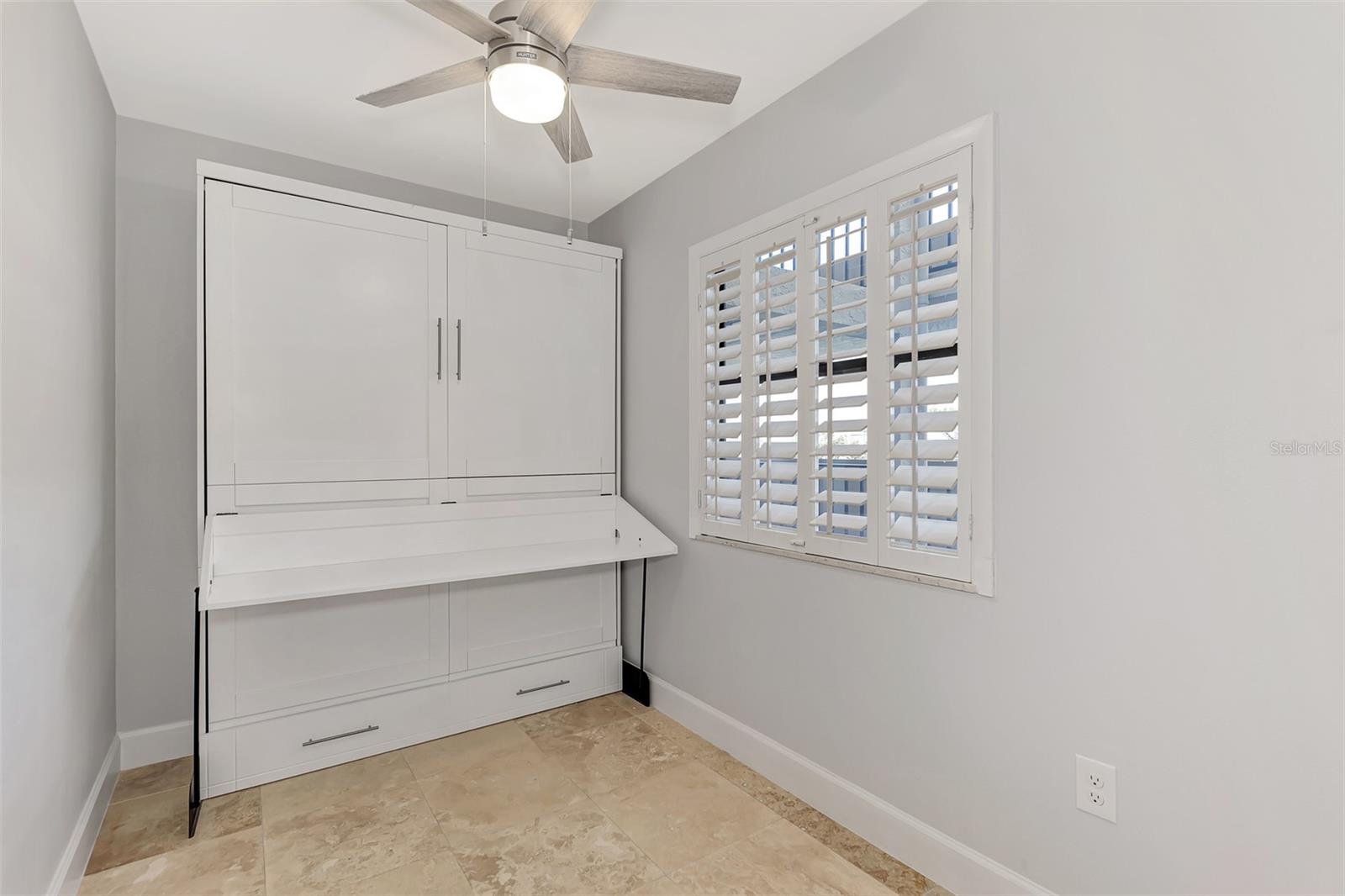 Image 9 of 59 For 755 Palm Avenue 404