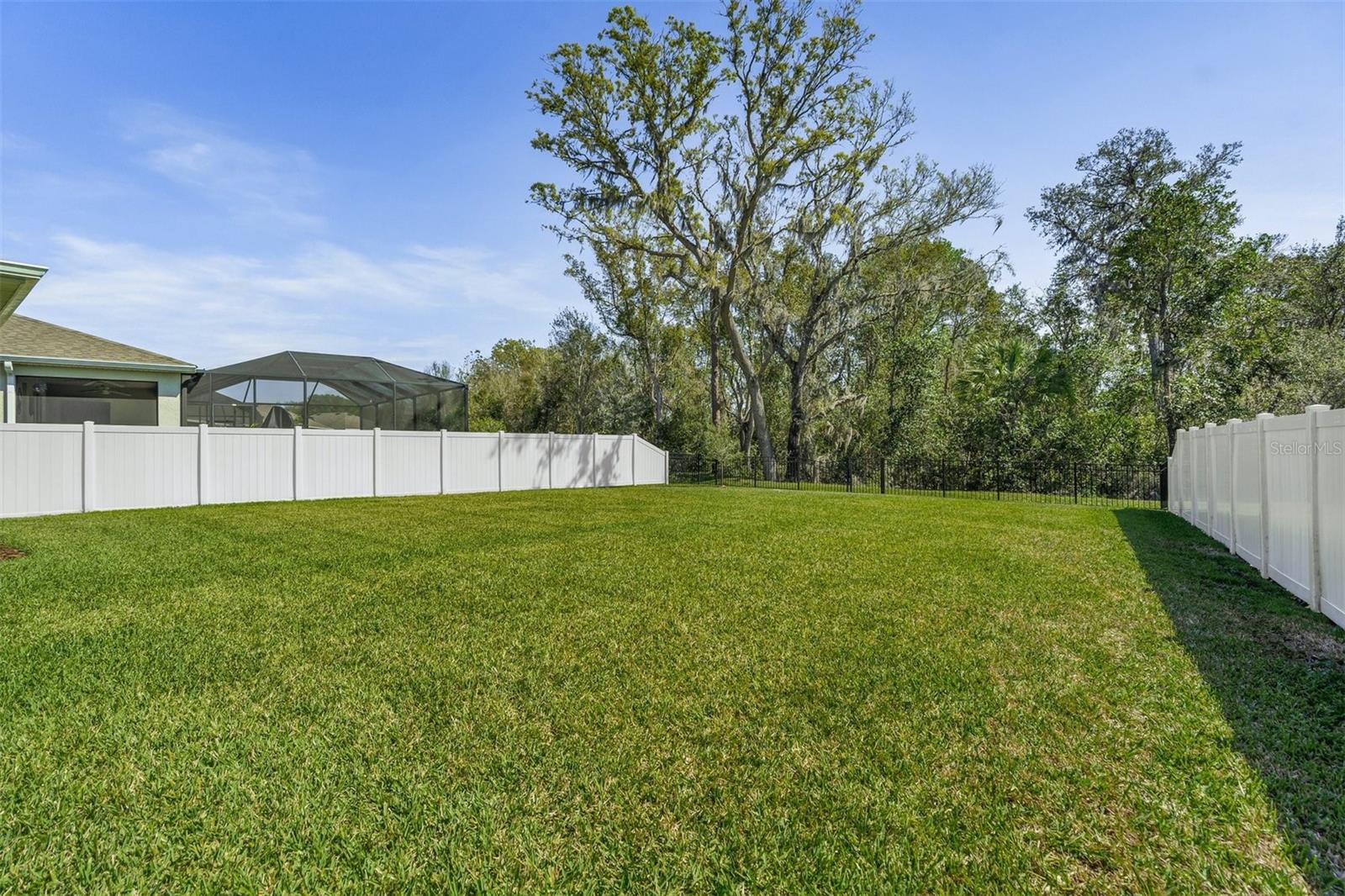 Listing photo id 45 for 2927 Greenleaf Terrace