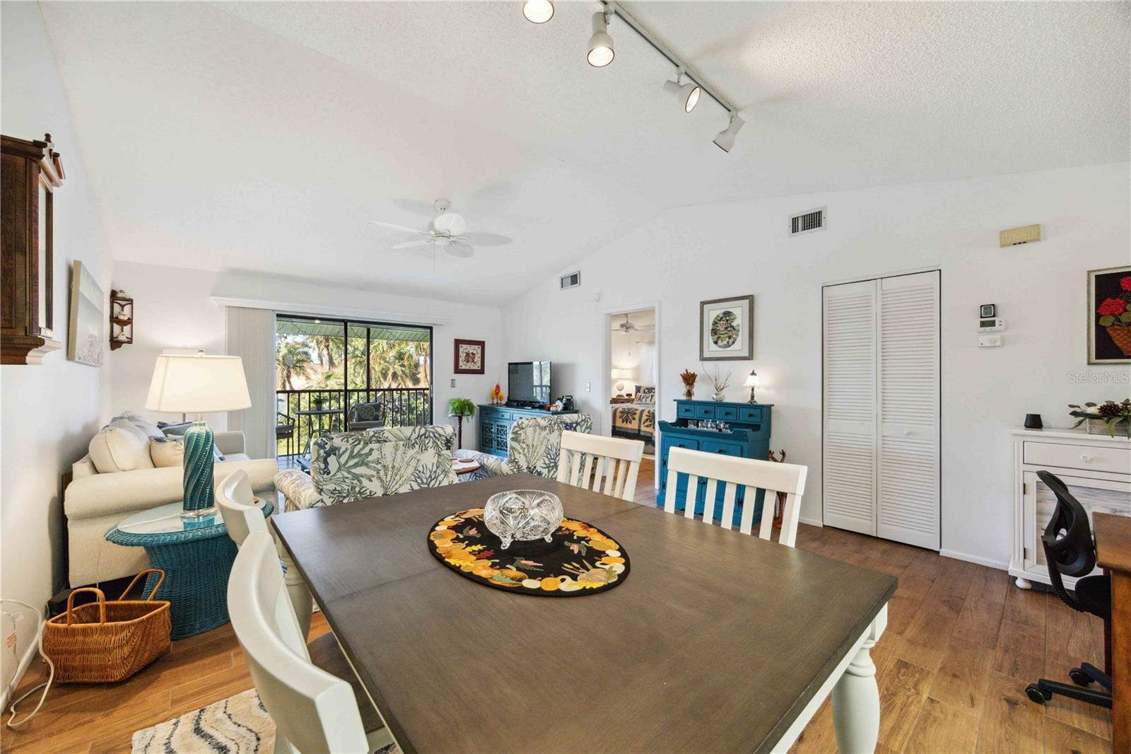 Image 11 of 36 For 1211 Capri Isles Boulevard 26