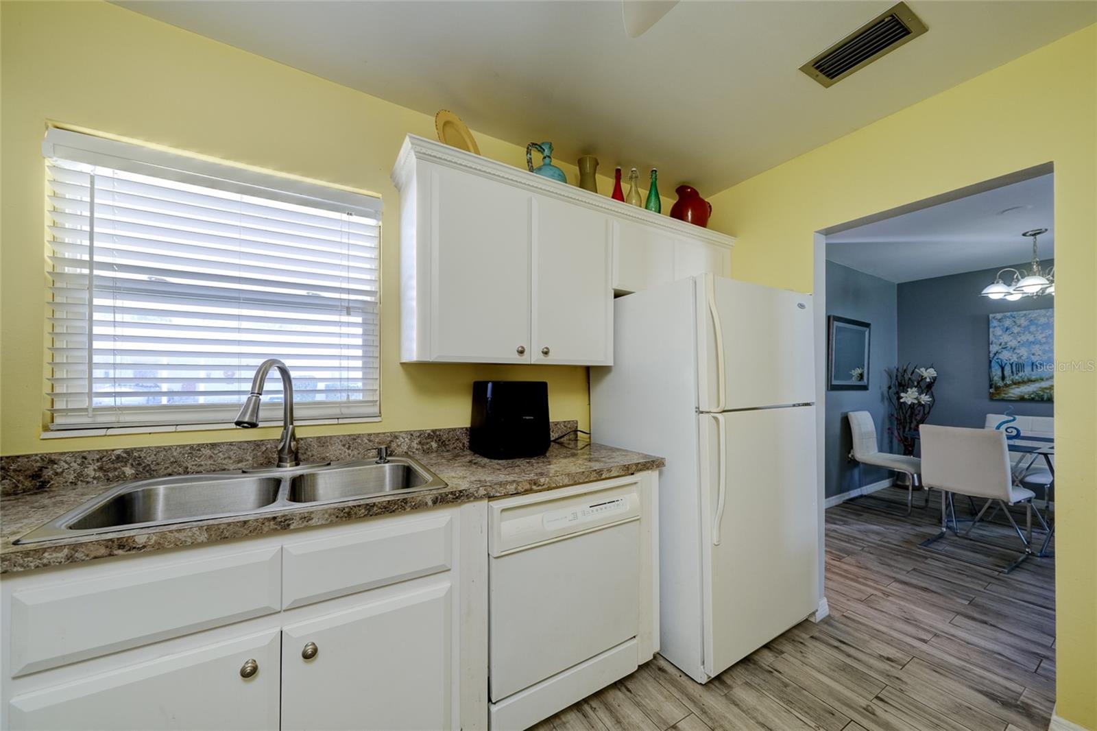 Image 17 of 33 For 6079 Coral Way