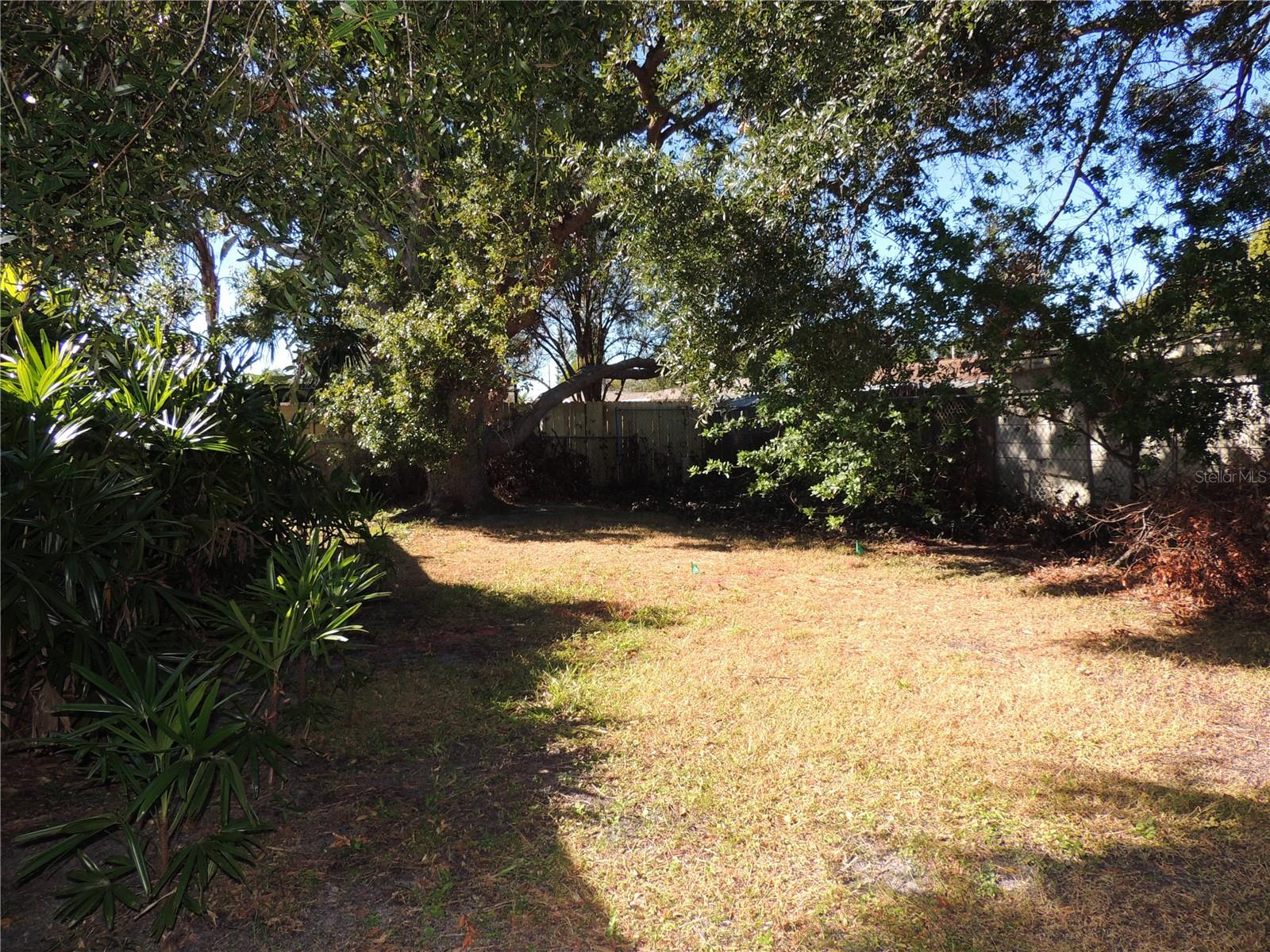 Listing photo id 10 for 3245 Roxbury Drive