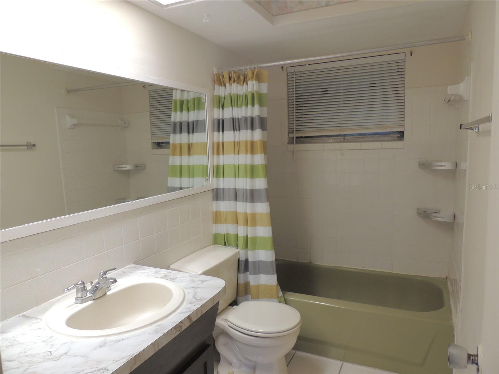 Listing photo id 3 for 3245 Roxbury Drive