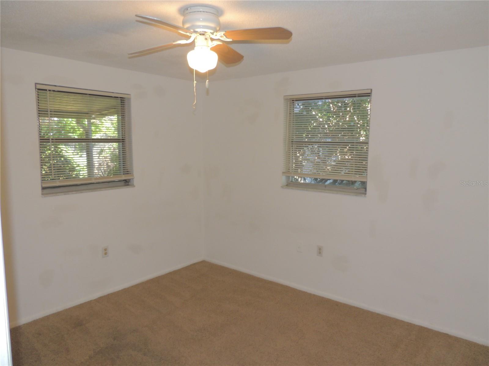 Listing photo id 4 for 3245 Roxbury Drive