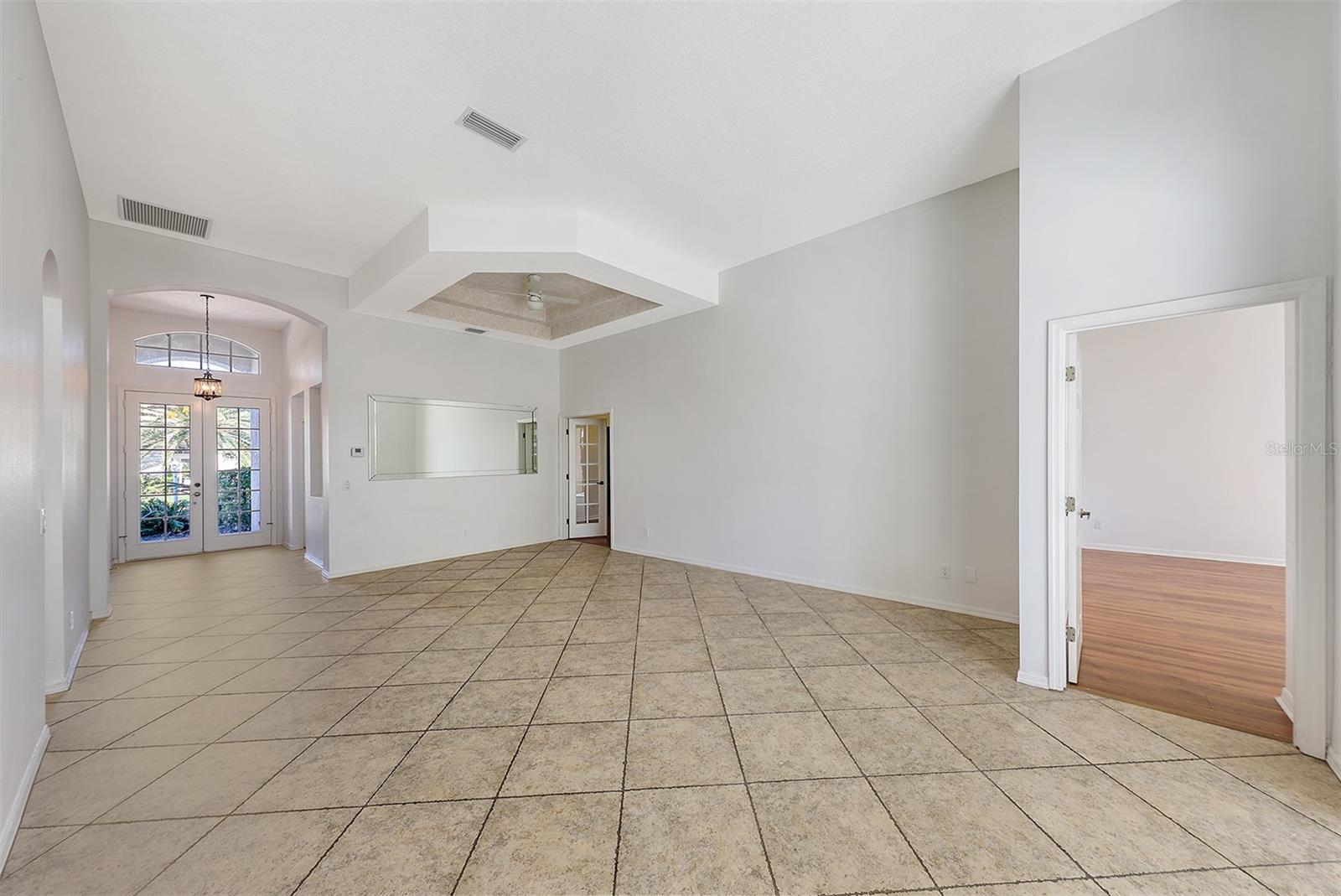 Image 9 of 100 For 6836 Bay Hill Drive