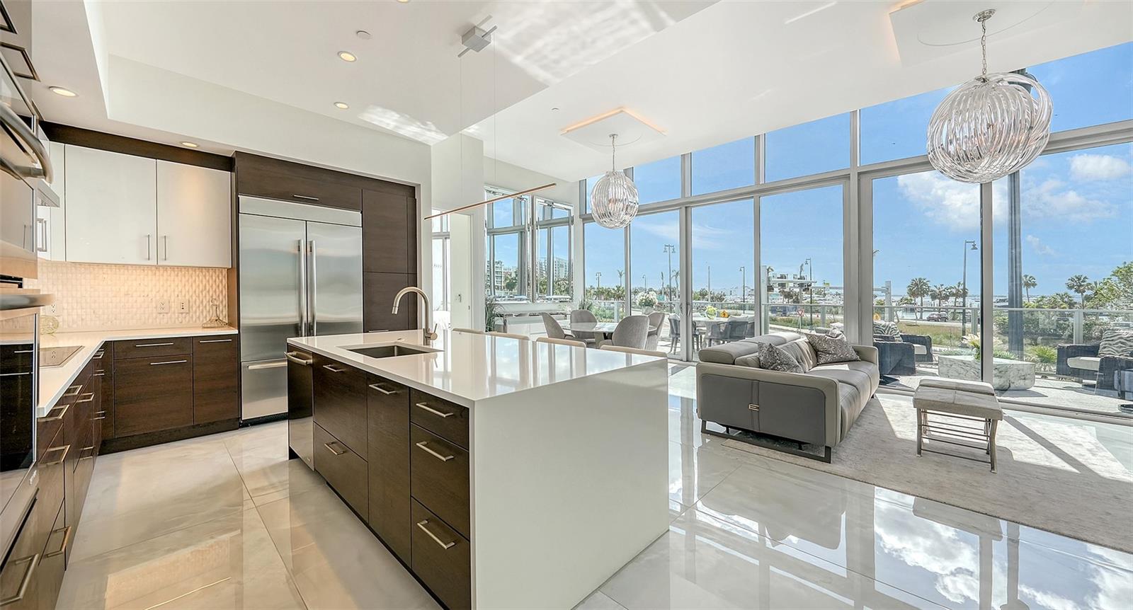 Listing photo id 15 for 1155 Gulfstream Avenue 207