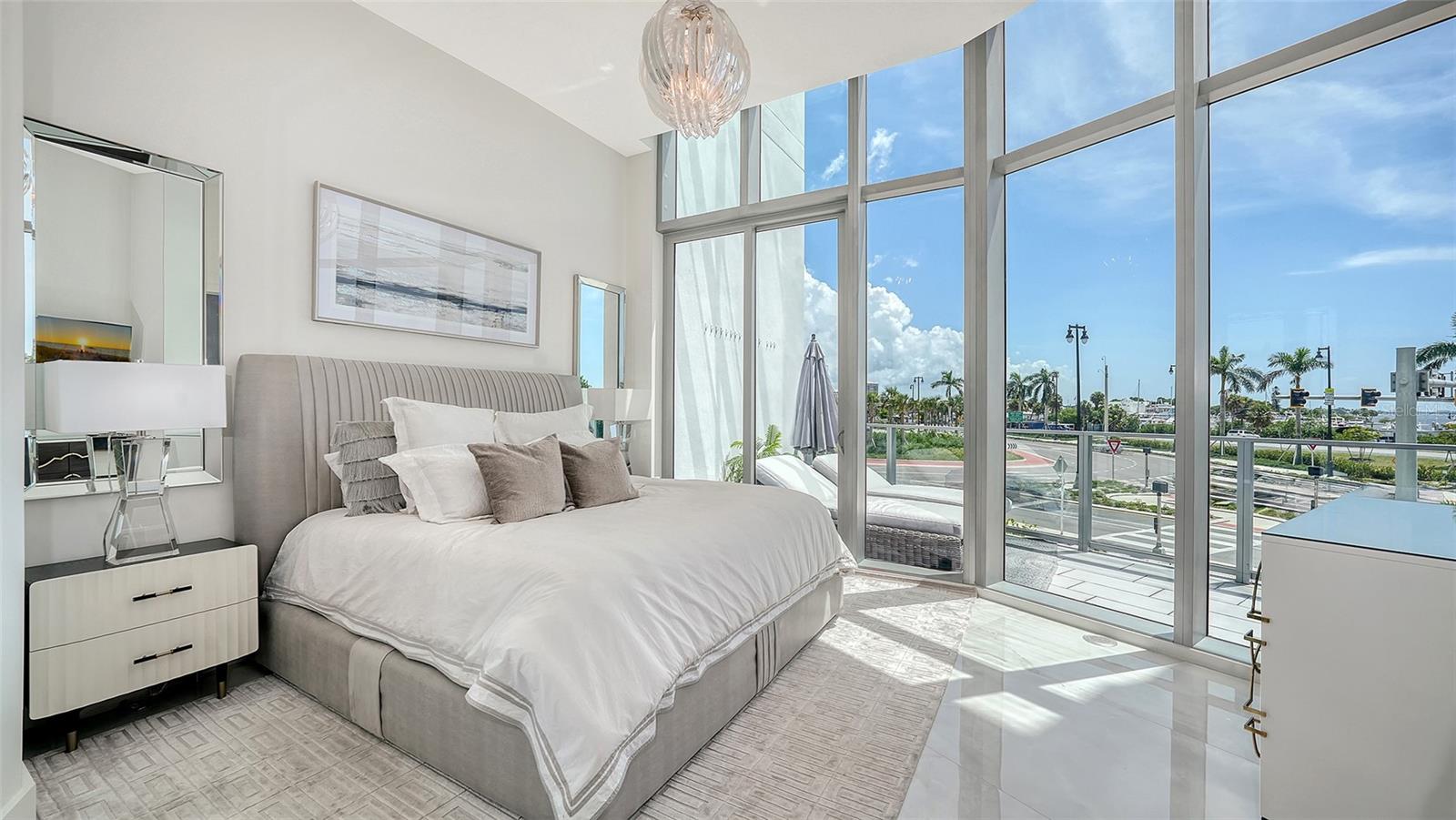 Listing photo id 19 for 1155 Gulfstream Avenue 207