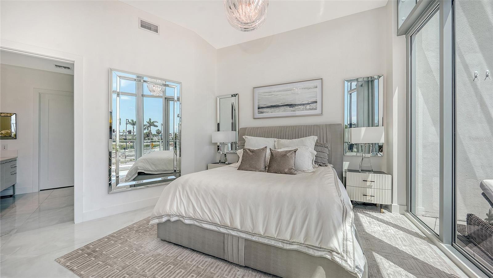 Listing photo id 20 for 1155 Gulfstream Avenue 207