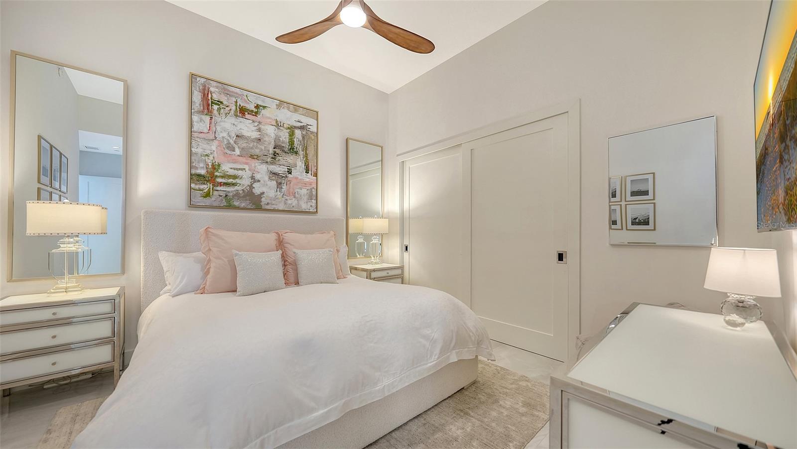 Listing photo id 25 for 1155 Gulfstream Avenue 207