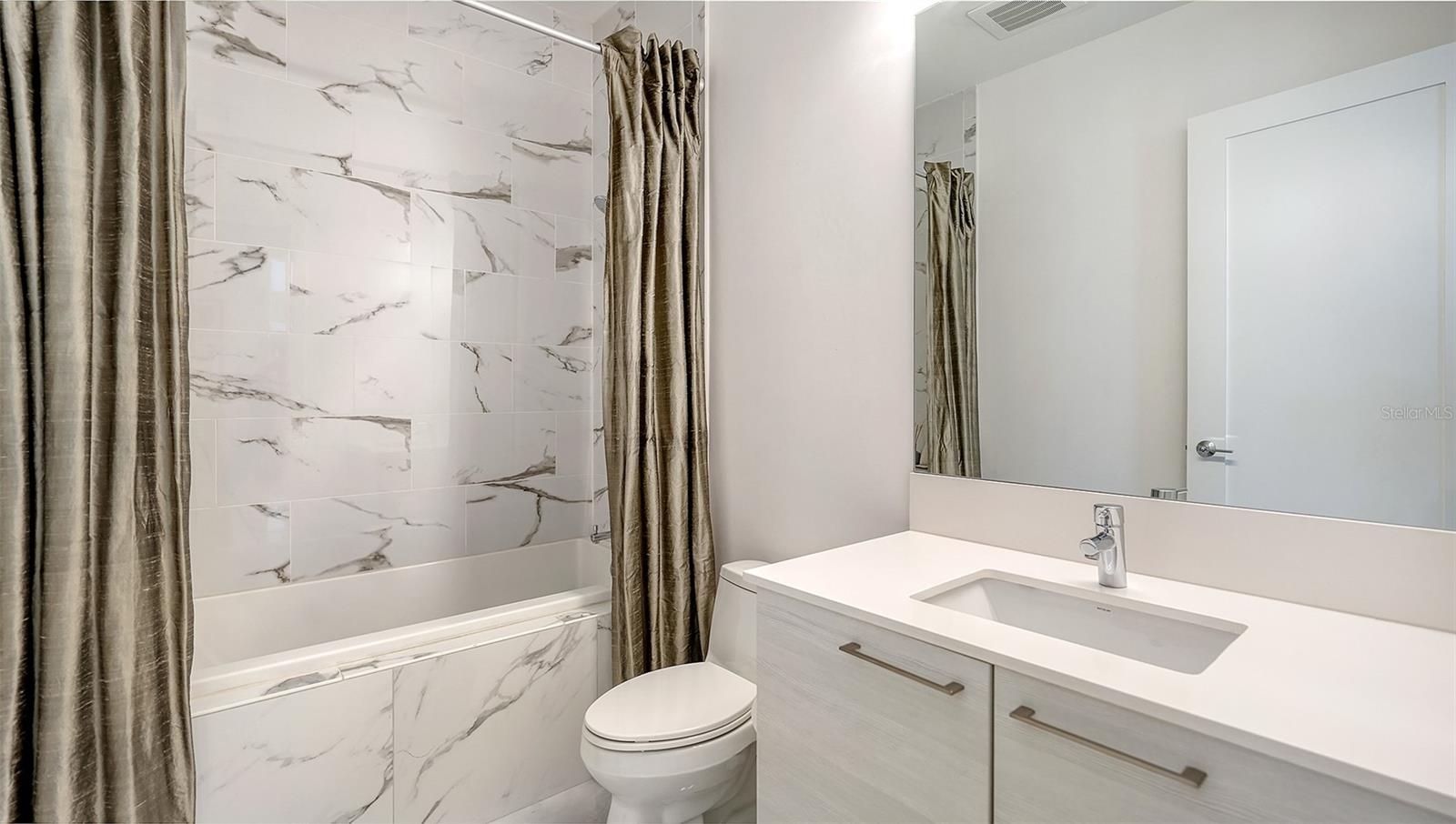 Listing photo id 28 for 1155 Gulfstream Avenue 207