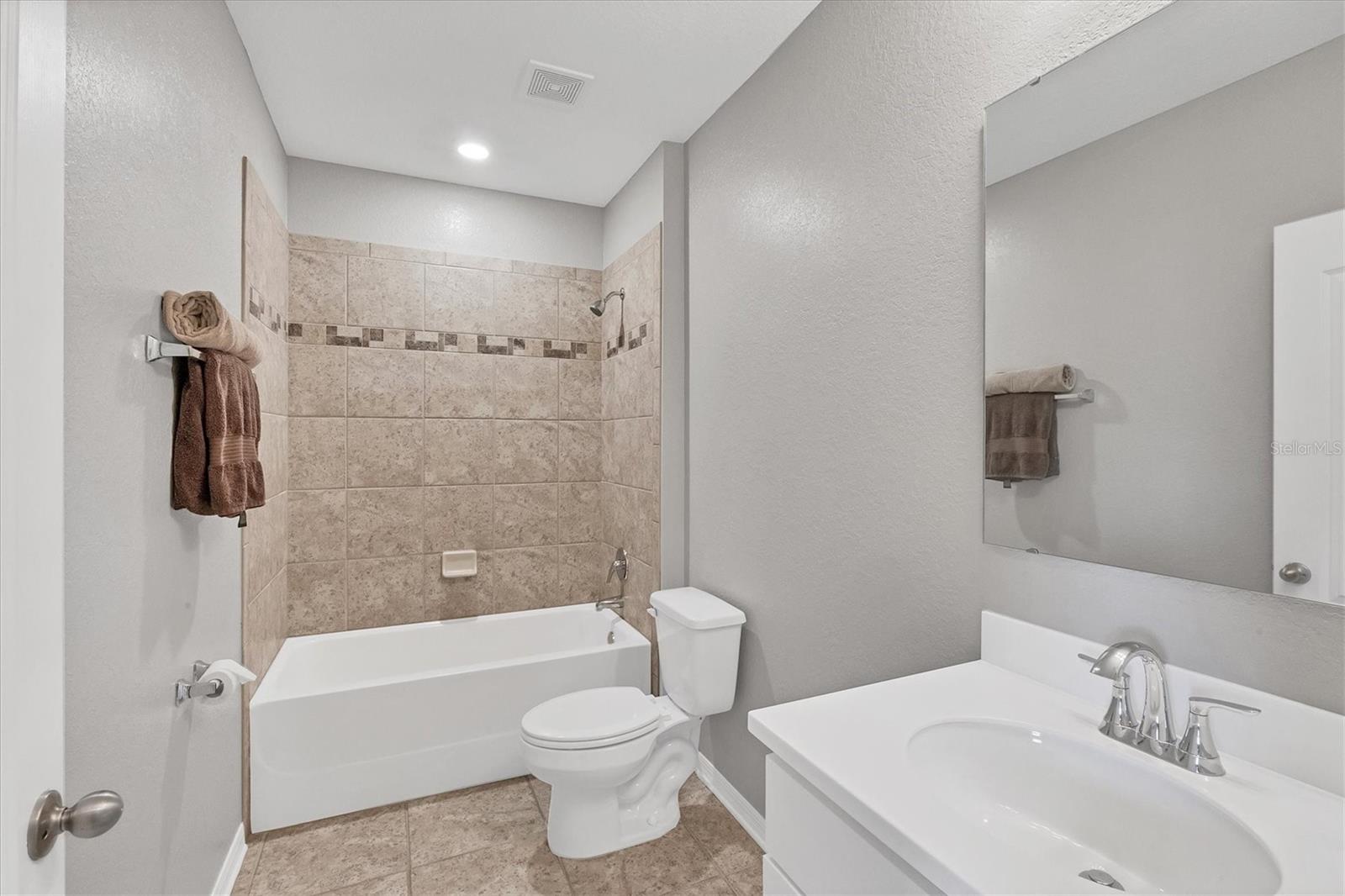 Image 21 of 38 For 2179 W Price Blvd