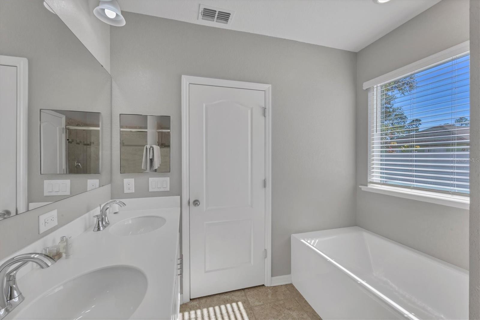 Image 23 of 38 For 2179 W Price Blvd