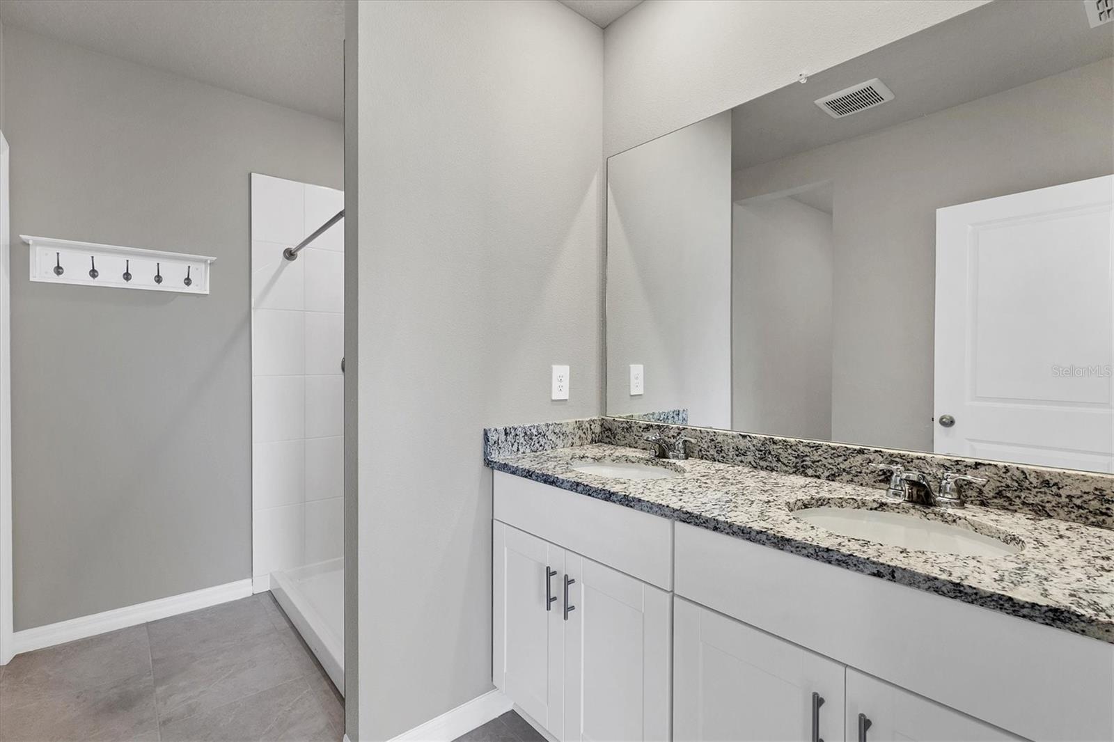 Image 17 of 39 For 148 Whiteland Bend