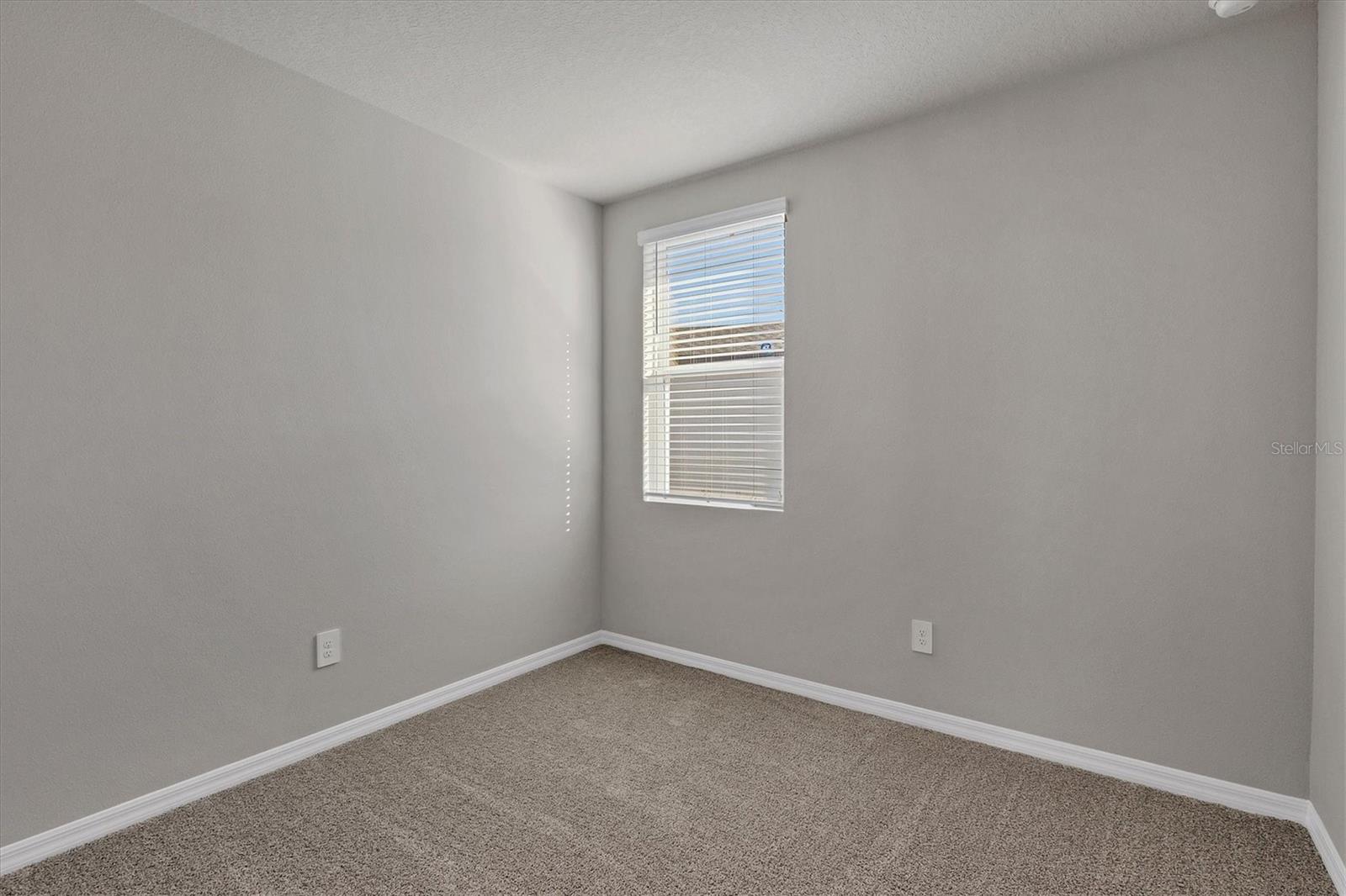 Image 20 of 39 For 148 Whiteland Bend