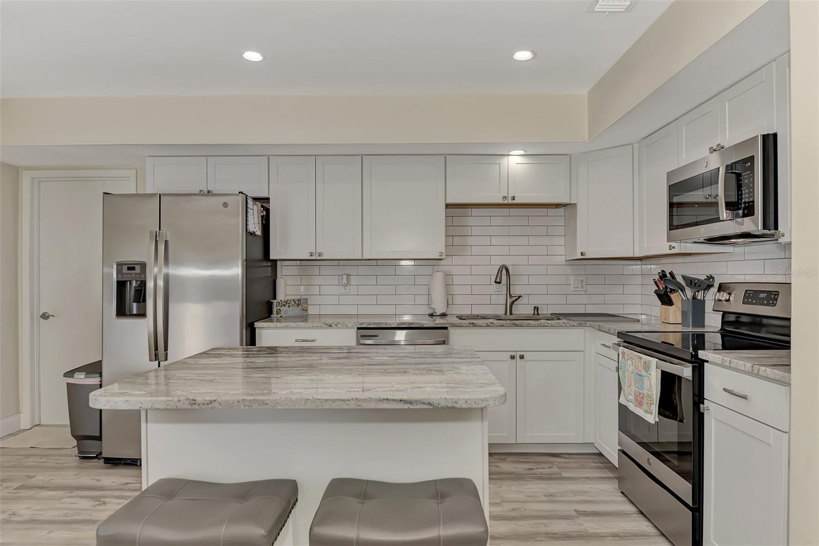 Image 21 of 51 For 13479 Newport Avenue