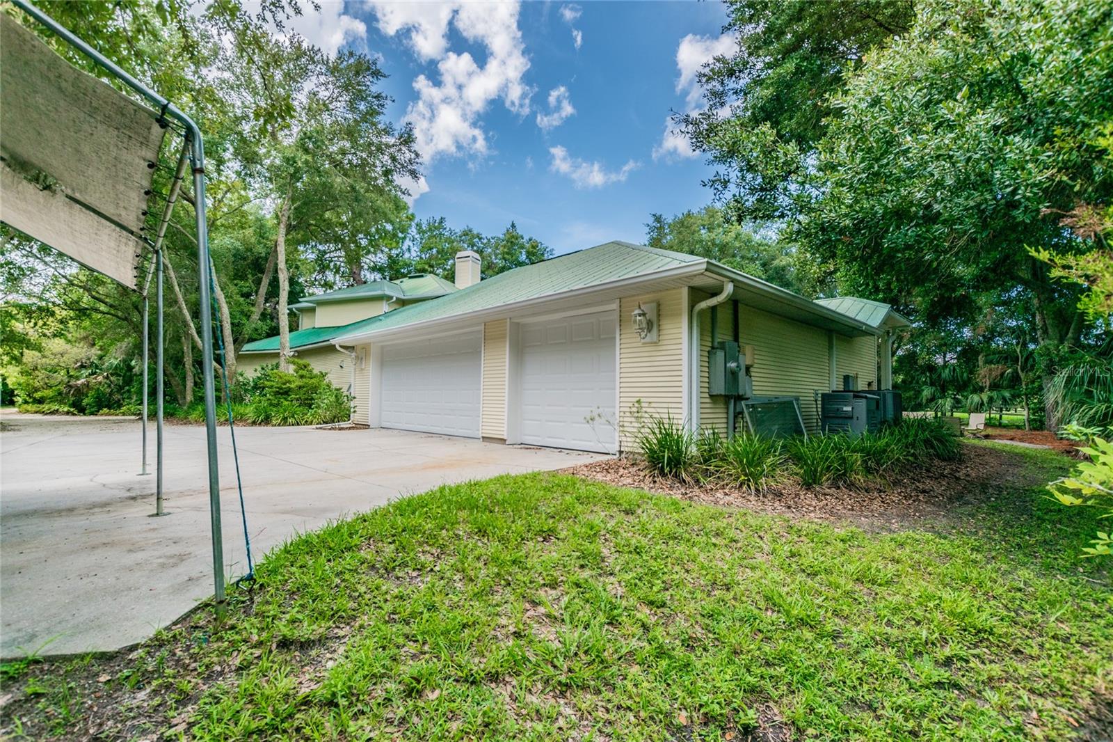 Listing photo id 10 for 1130 Anclote Road