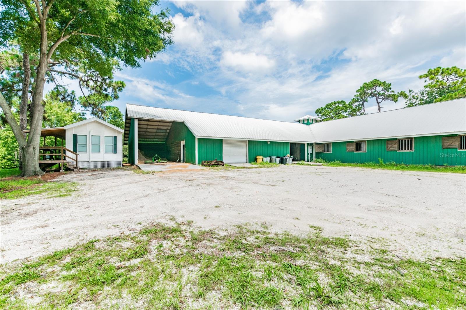 Listing photo id 0 for 1130 Anclote Road