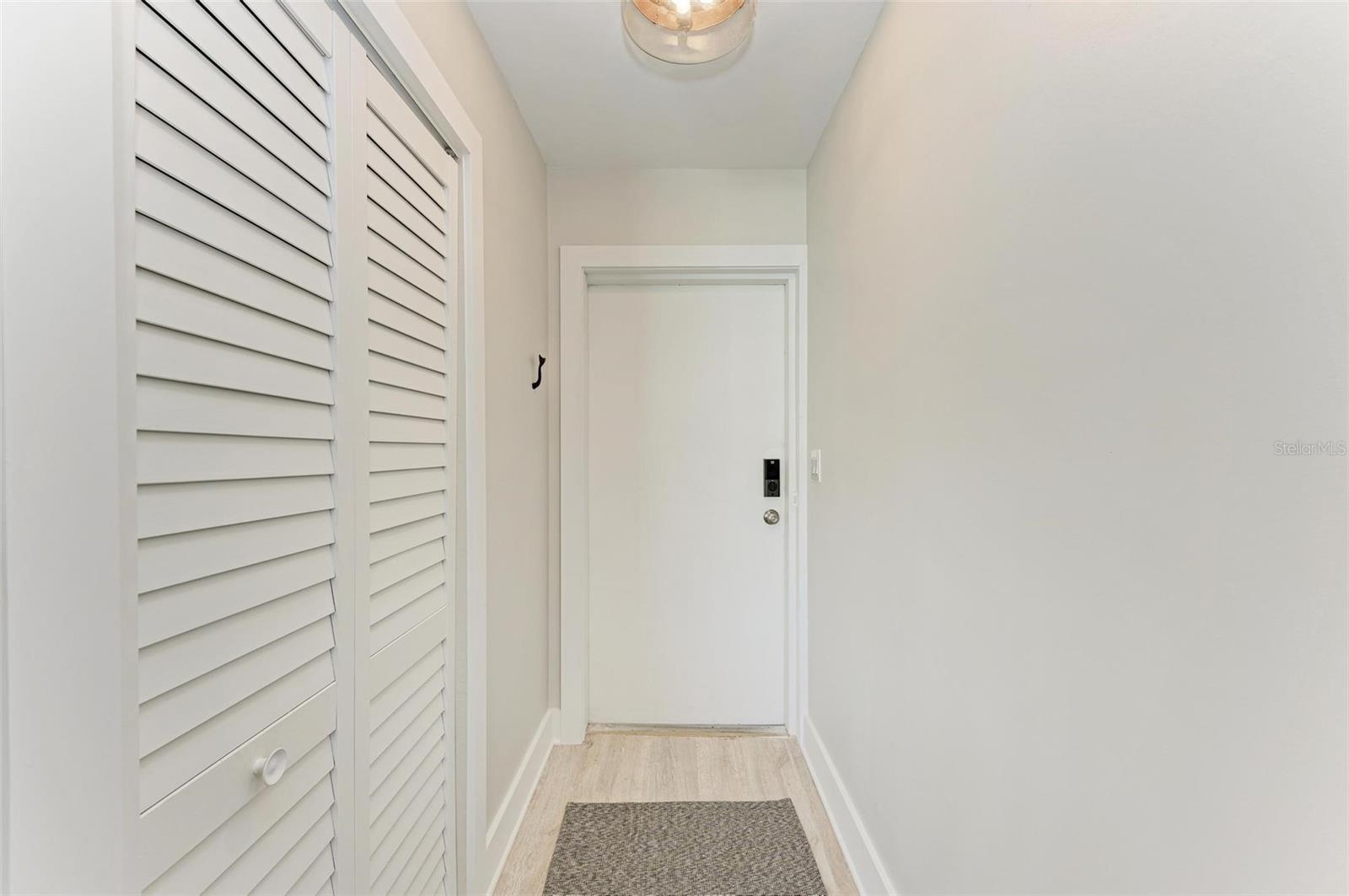 Listing photo id 6 for 522 Pine Avenue 6d