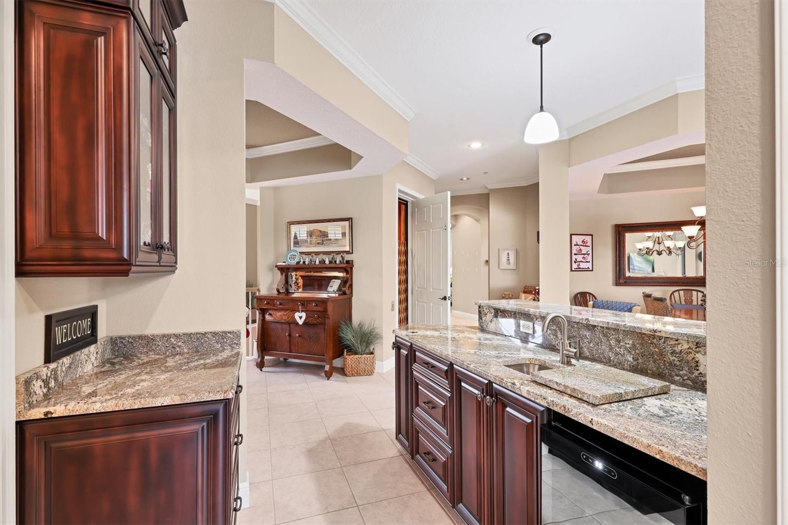 Listing photo id 15 for 6503 Moorings Point Circle 202