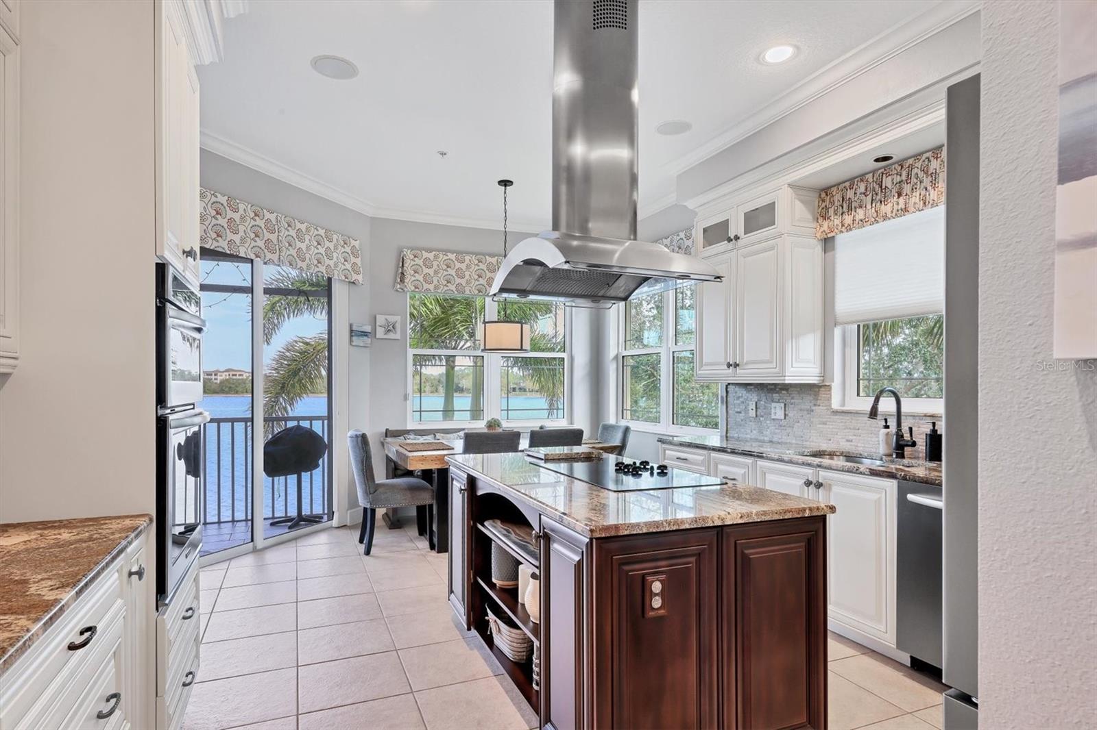 Listing photo id 16 for 6503 Moorings Point Circle 202